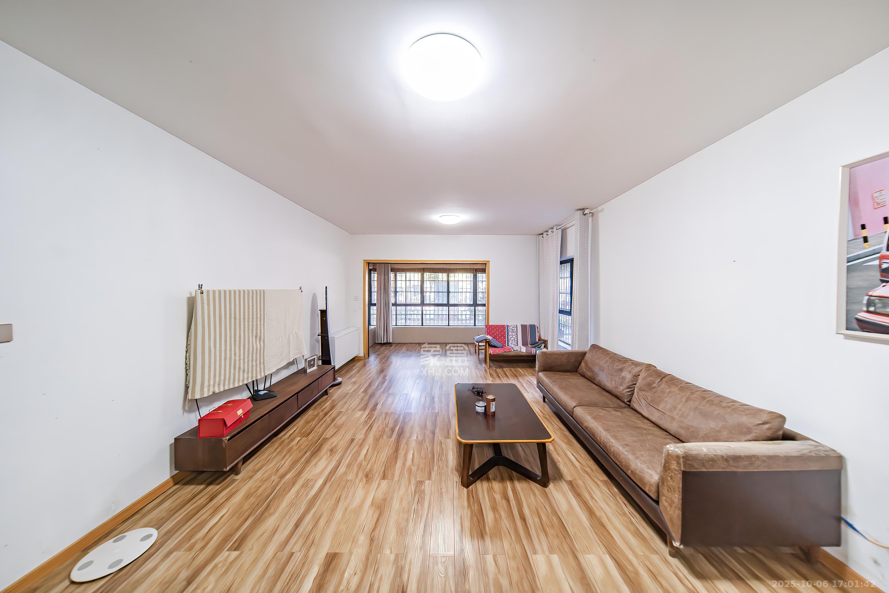 阳光100一期、四五期 4室2厅2卫 4000.0元/月 阳光100一期、四五期 4室2厅2卫 4000.0元/月室内图