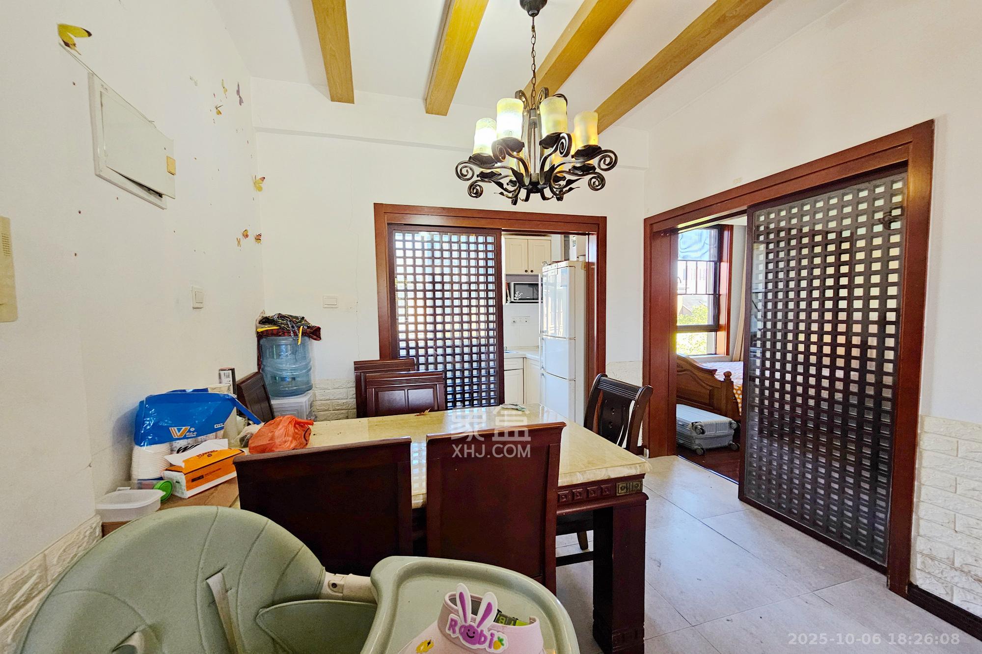 绿城桂花城  4室2厅3卫    148.0万客厅