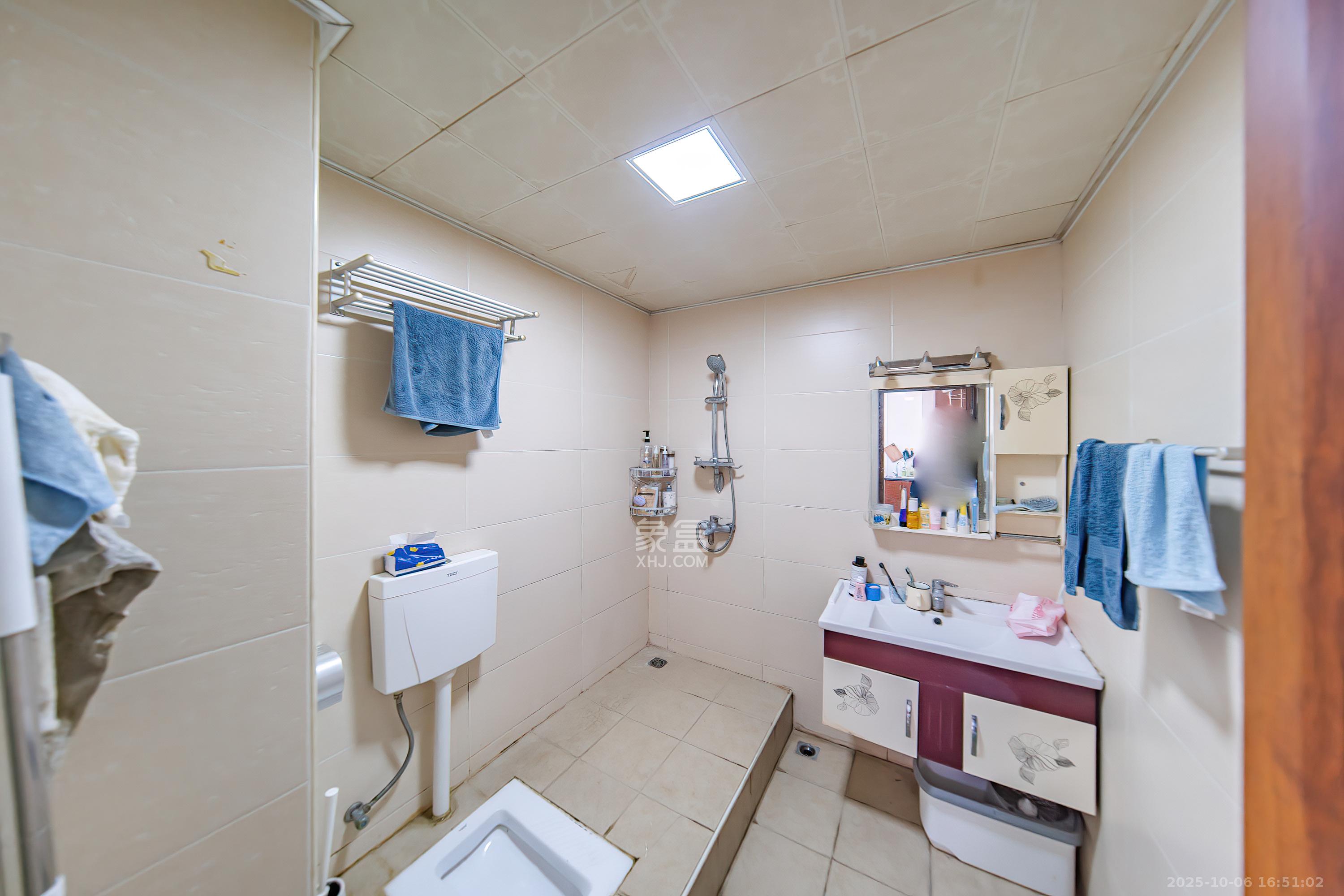 阳光100三期 1室1厅1卫 47.0万 阳光100三期 1室1厅1卫 47.0万卫生间