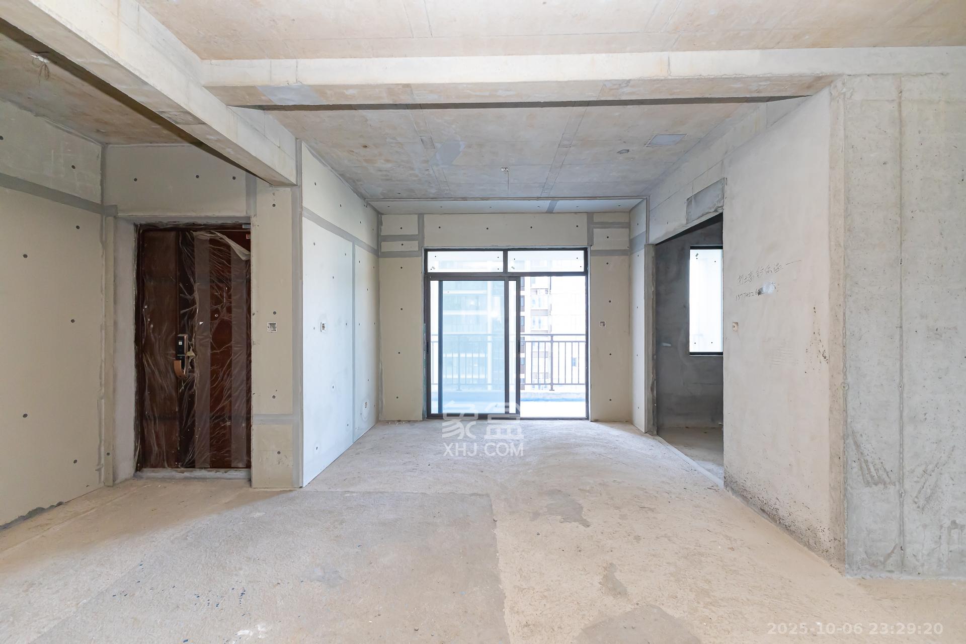 润和湘江天地E区 5室2厅3卫 230.0万 润和湘江天地E区 5室2厅3卫 230.0万客厅