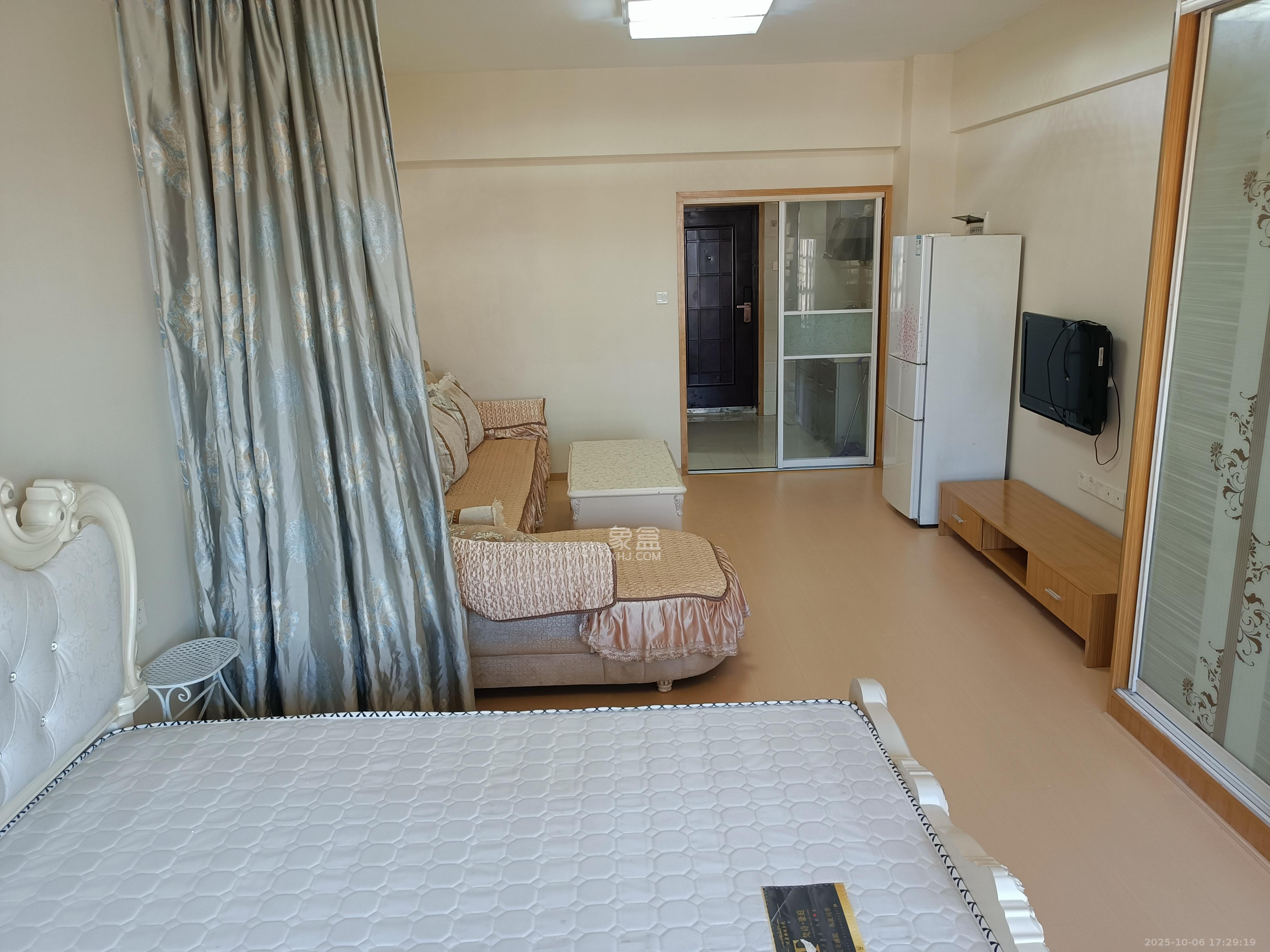 摩天一号  1室1厅1卫    2000.0元/月 摩天一号  1室1厅1卫    2000.0元/月