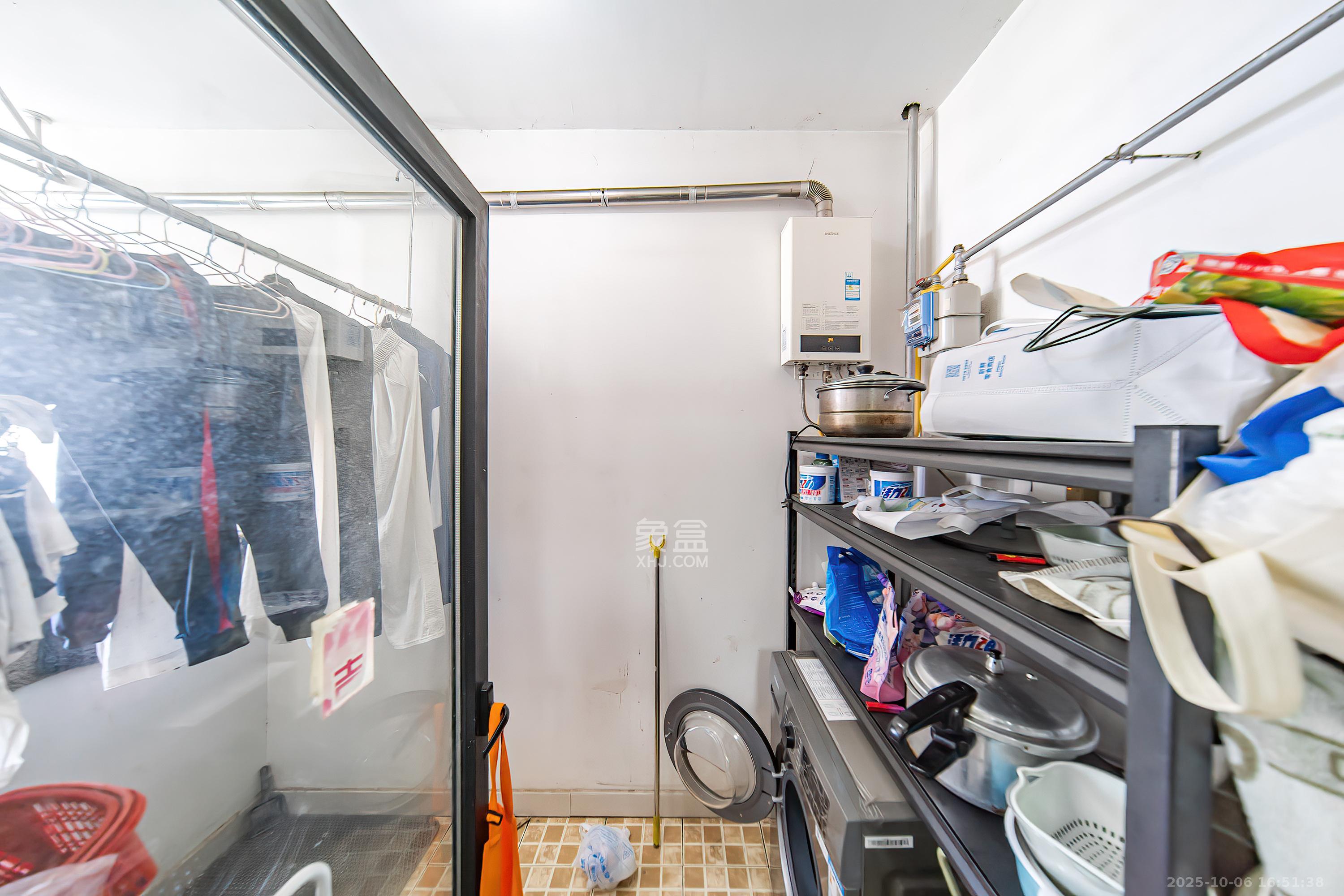 阳光100三期  1室2厅1卫    98.0万阳台