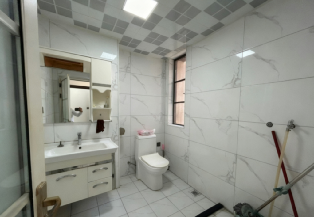 海航豪庭北苑 4室2厅2卫 8000.0元/月 海航豪庭北苑 4室2厅2卫 8000.0元/月室内图