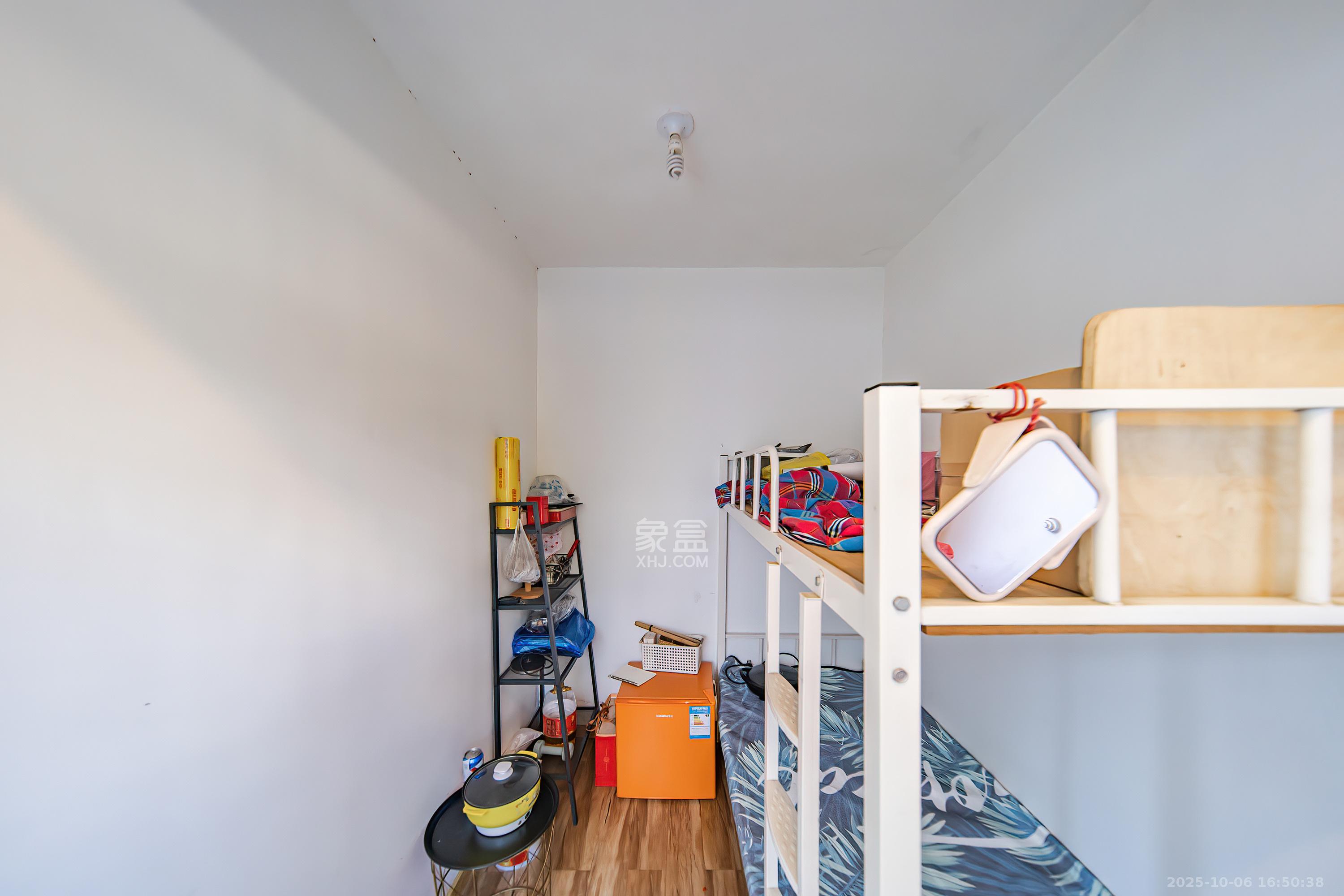 阳光100一期、四五期  4室2厅2卫    148.0万卧室