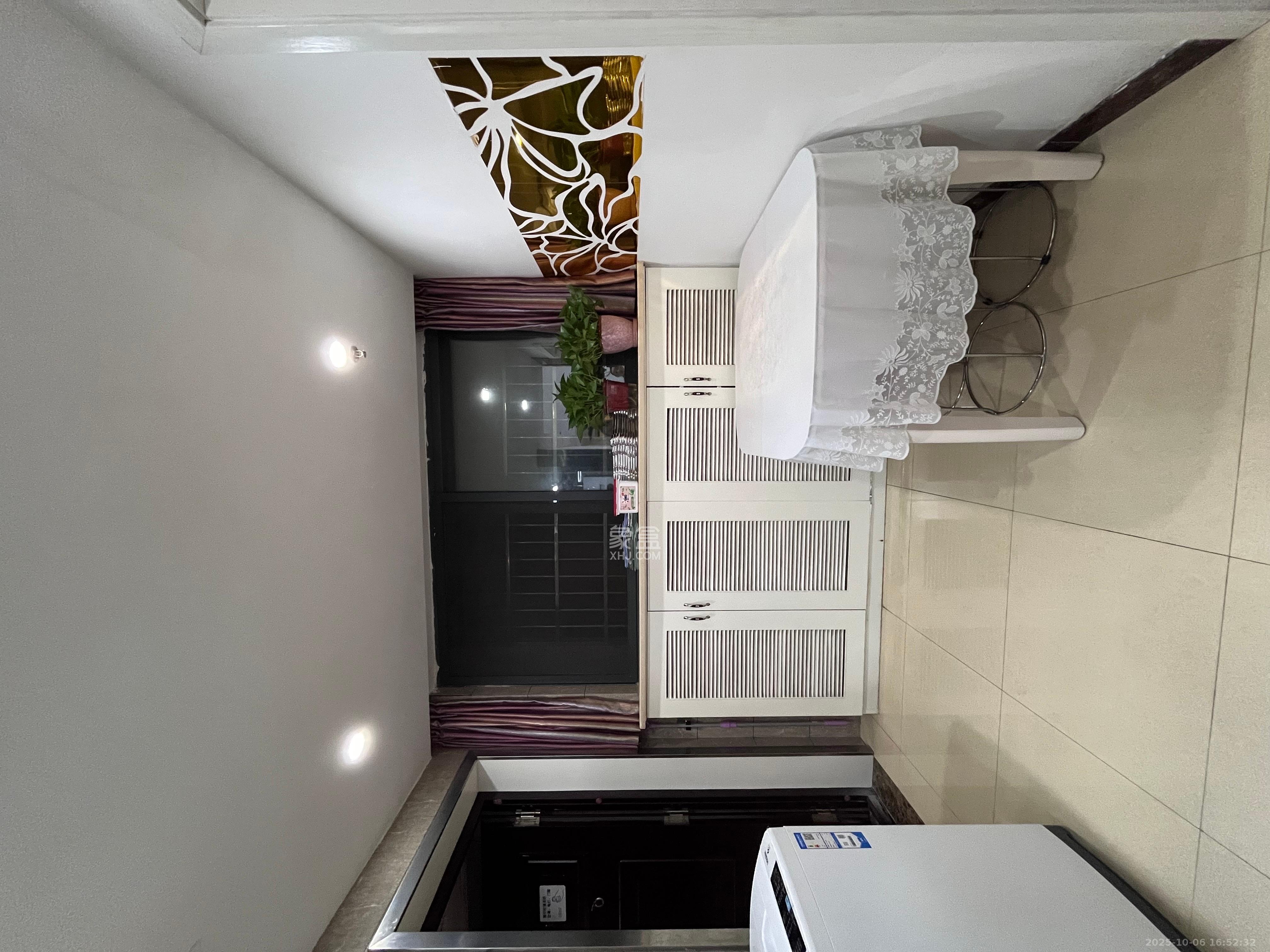 蓝湾国际广场  3室2厅1卫    3000.0元/月