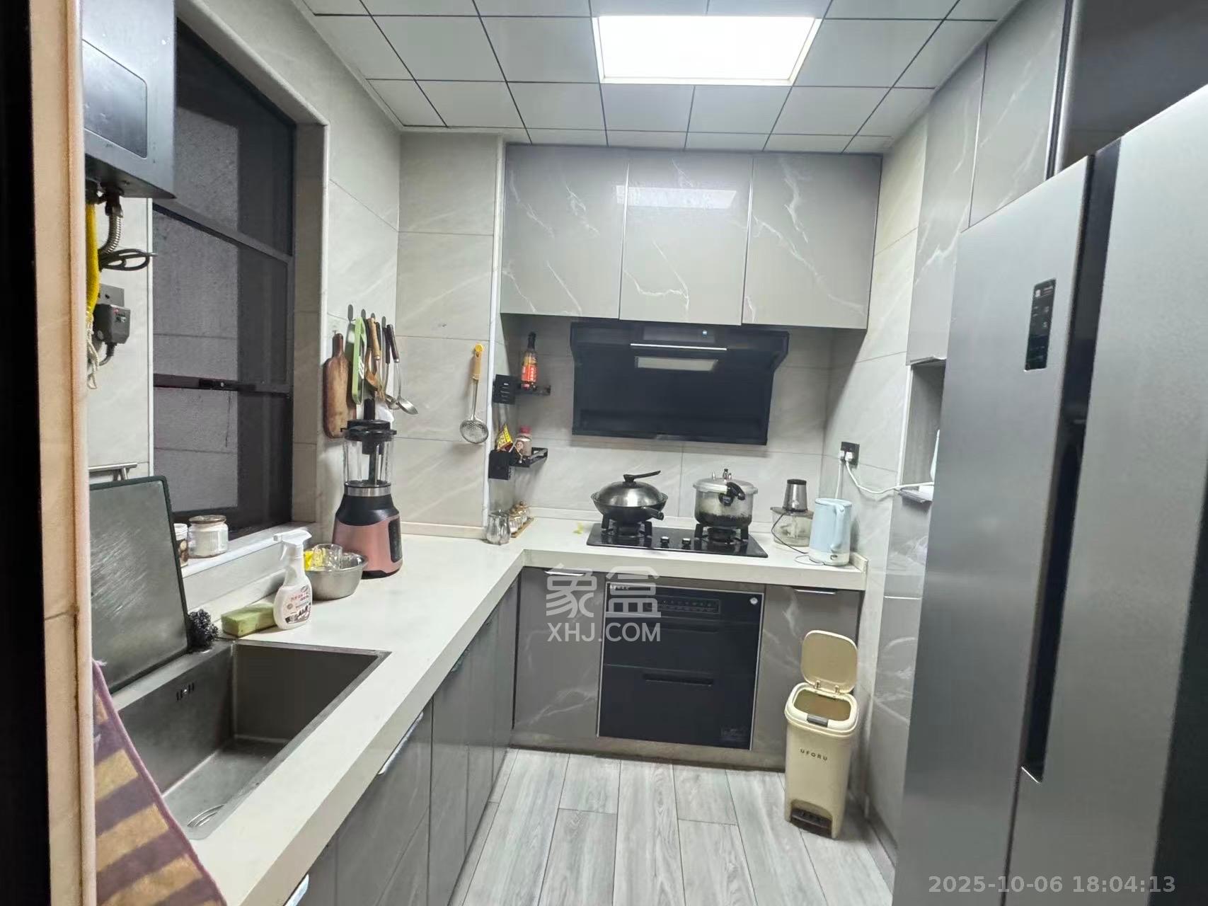 阳光城尚东湾蓝莓苑 3室1厅1卫 2599.0元/月 阳光城尚东湾蓝莓苑 3室1厅1卫 2599.0元/月室内图