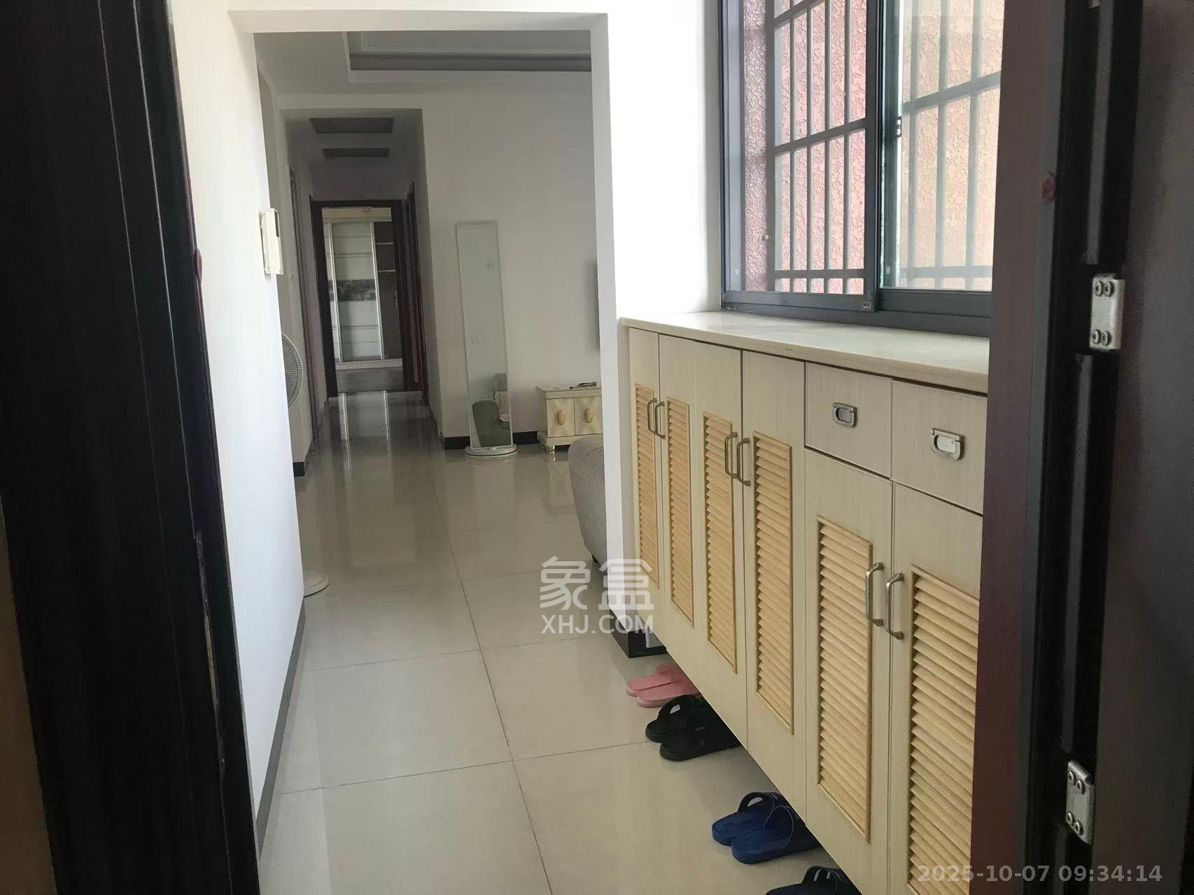 海德公园  4室2厅2卫    2300.0元/月 海德公园  4室2厅2卫    2300.0元/月室内图