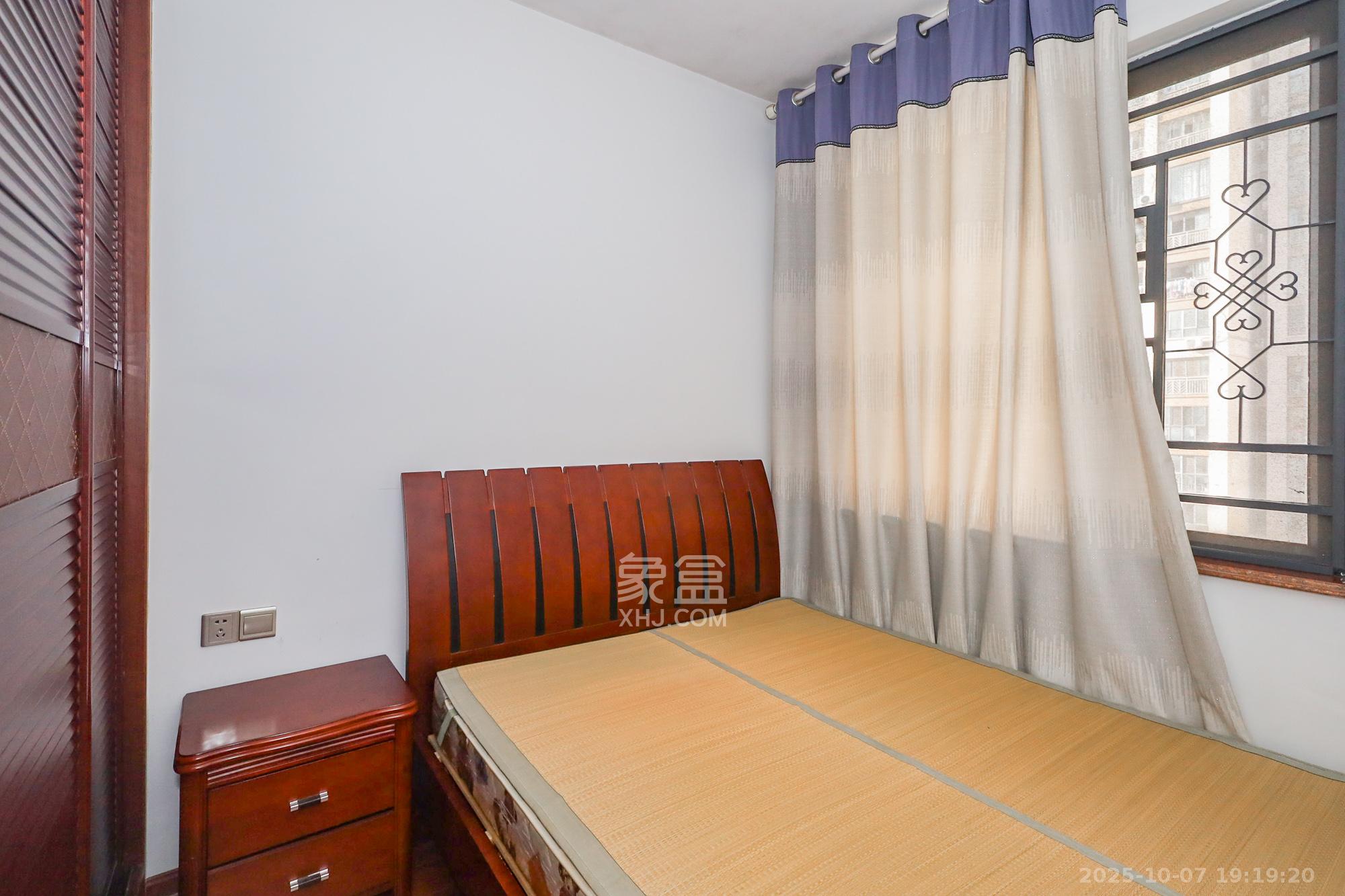 旭辉藏郡（藏郡、旭湘华府)  3室2厅1卫    228.0万卧室