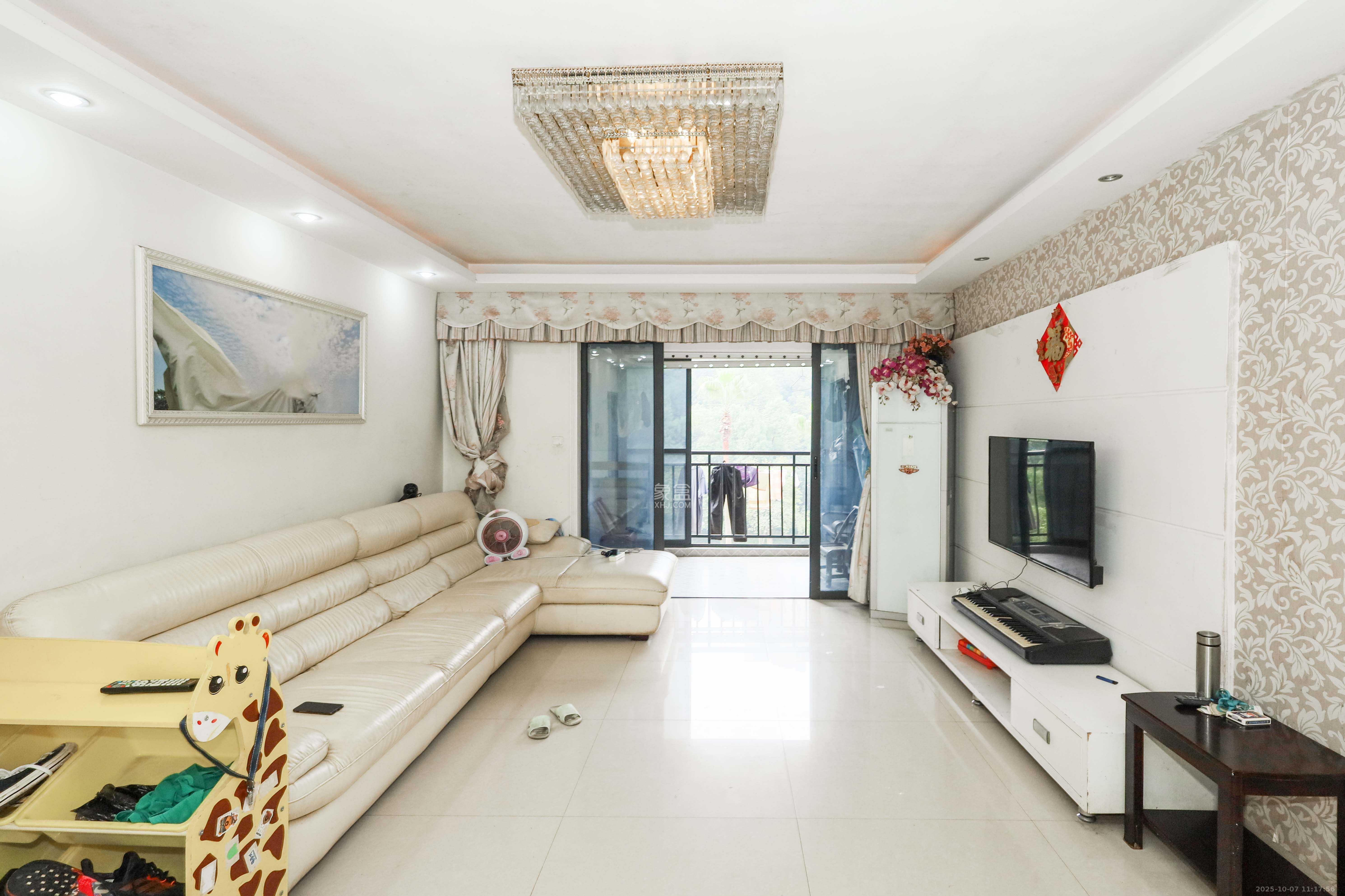 保利麓谷林语A区 4室2厅2卫 108.8万 保利麓谷林语A区 4室2厅2卫 108.8万客厅