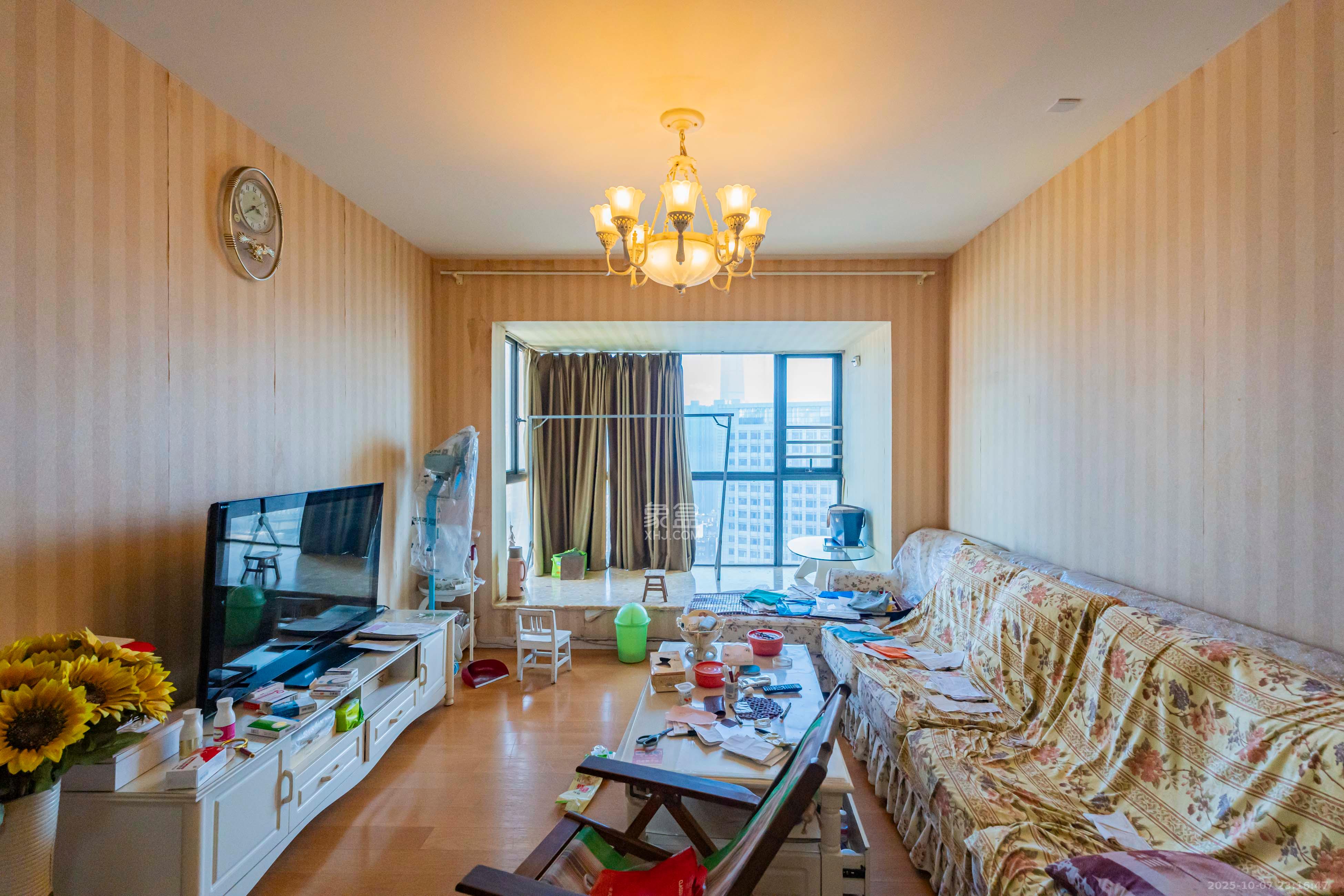 盛世美居荷园 3室2厅2卫 110.0万 盛世美居荷园 3室2厅2卫 110.0万客厅