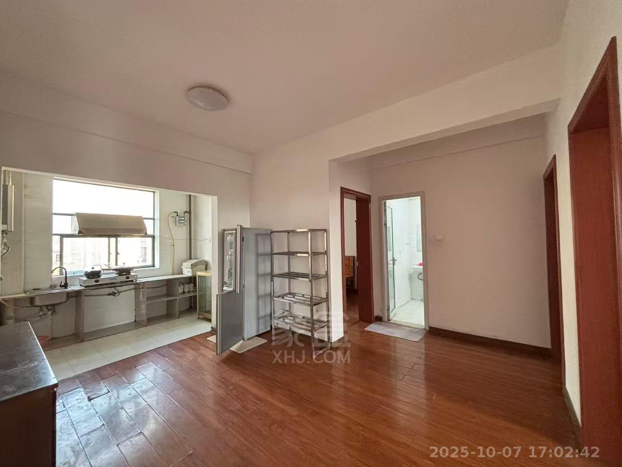 共和城 3室2厅1卫 1800.0元/月 共和城 3室2厅1卫 1800.0元/月室内图