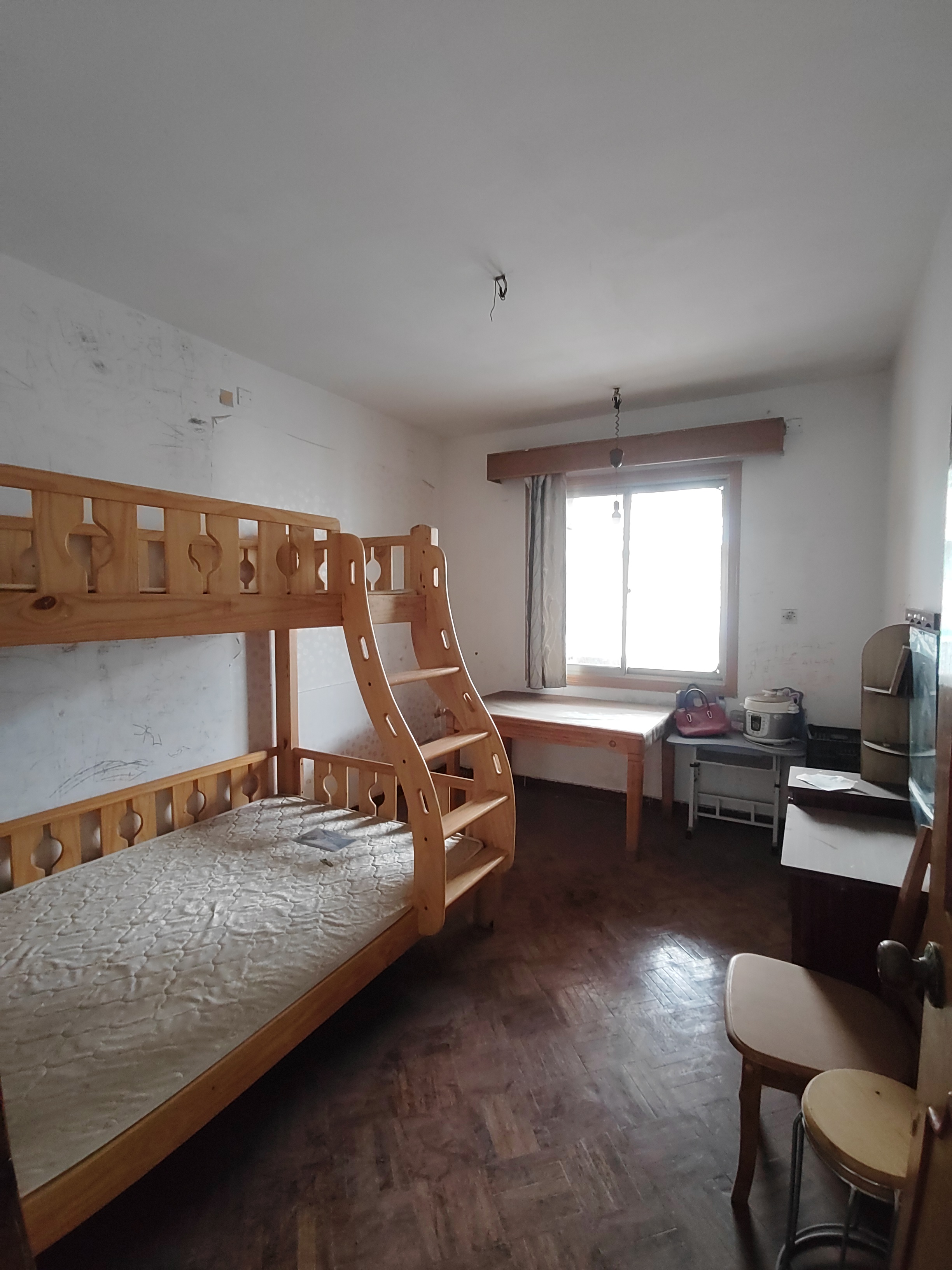 市人大政协机关大院住宅区（老市委）  2室1厅1卫    1050.0元/月