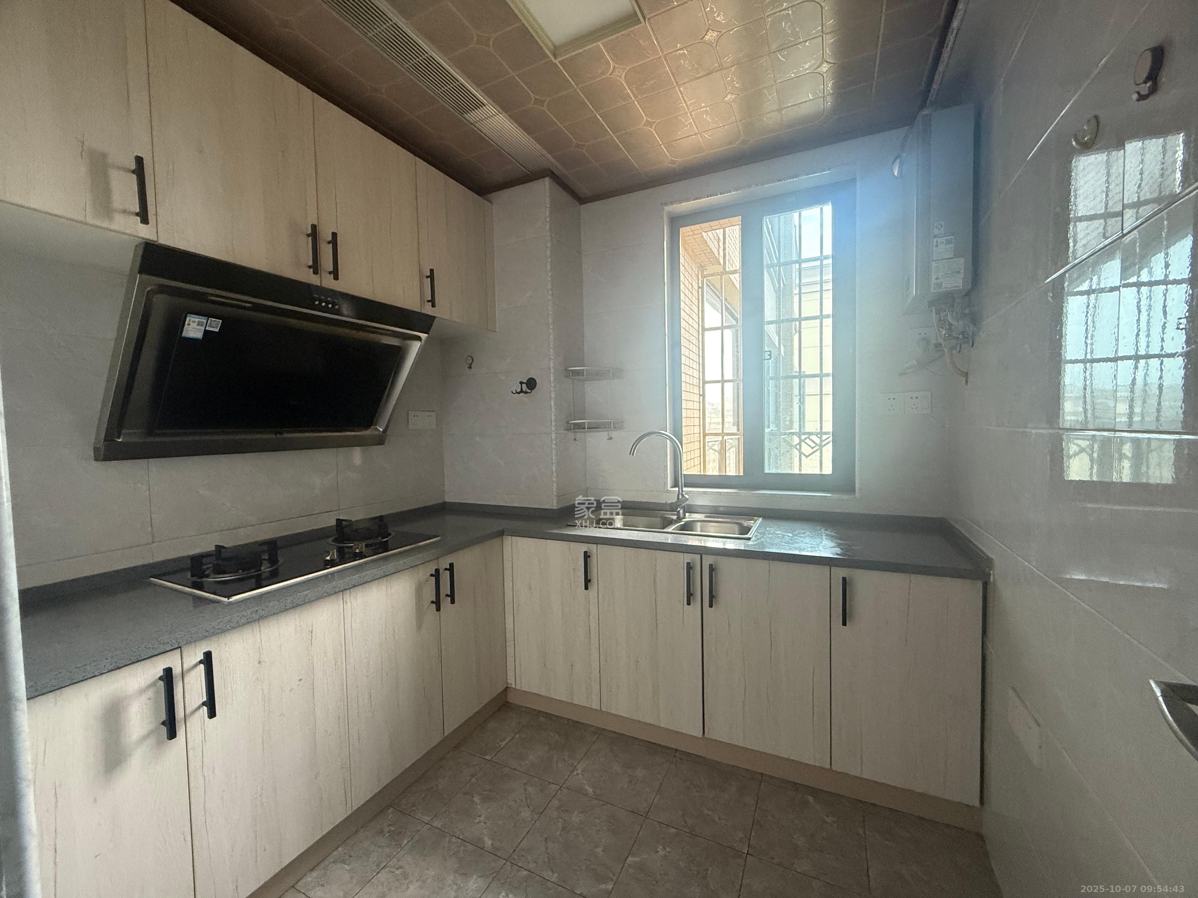 保利花园  2室2厅1卫    2000.0元/月 保利花园  2室2厅1卫    2000.0元/月室内图