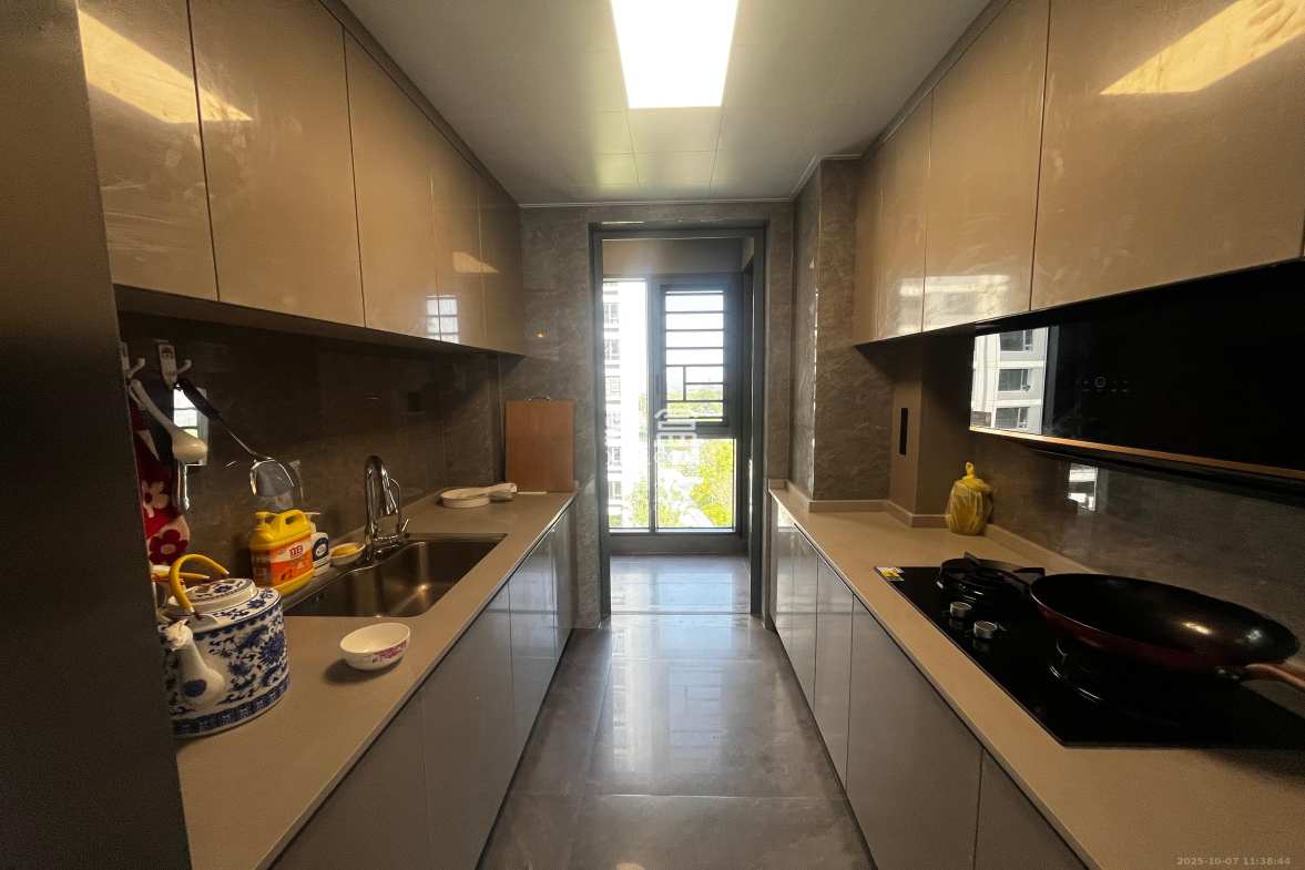 万科松湖天地  4室2厅2卫    6000.0元/月 万科松湖天地  4室2厅2卫    6000.0元/月室内图