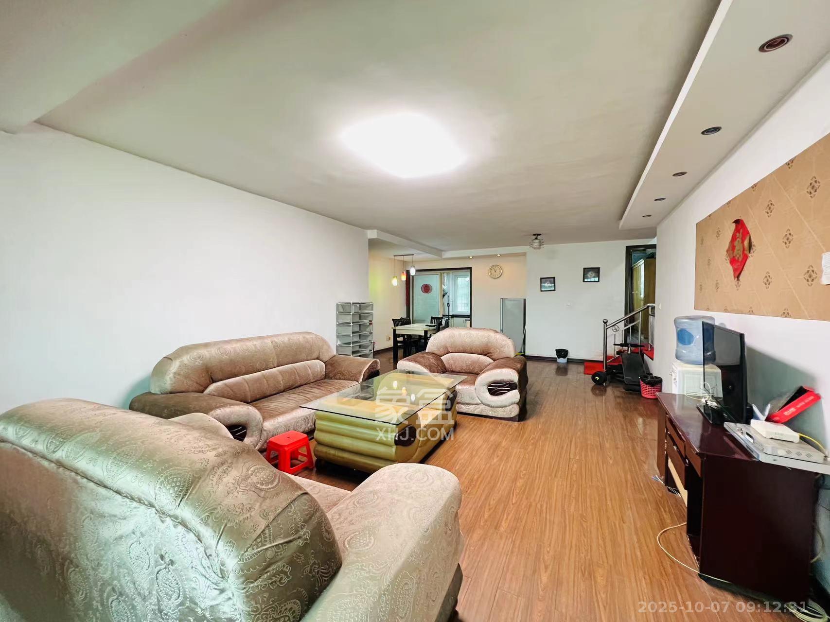 恩瑞麓山名园（龙王港小区）  3室2厅2卫    2600.0元/月室内图