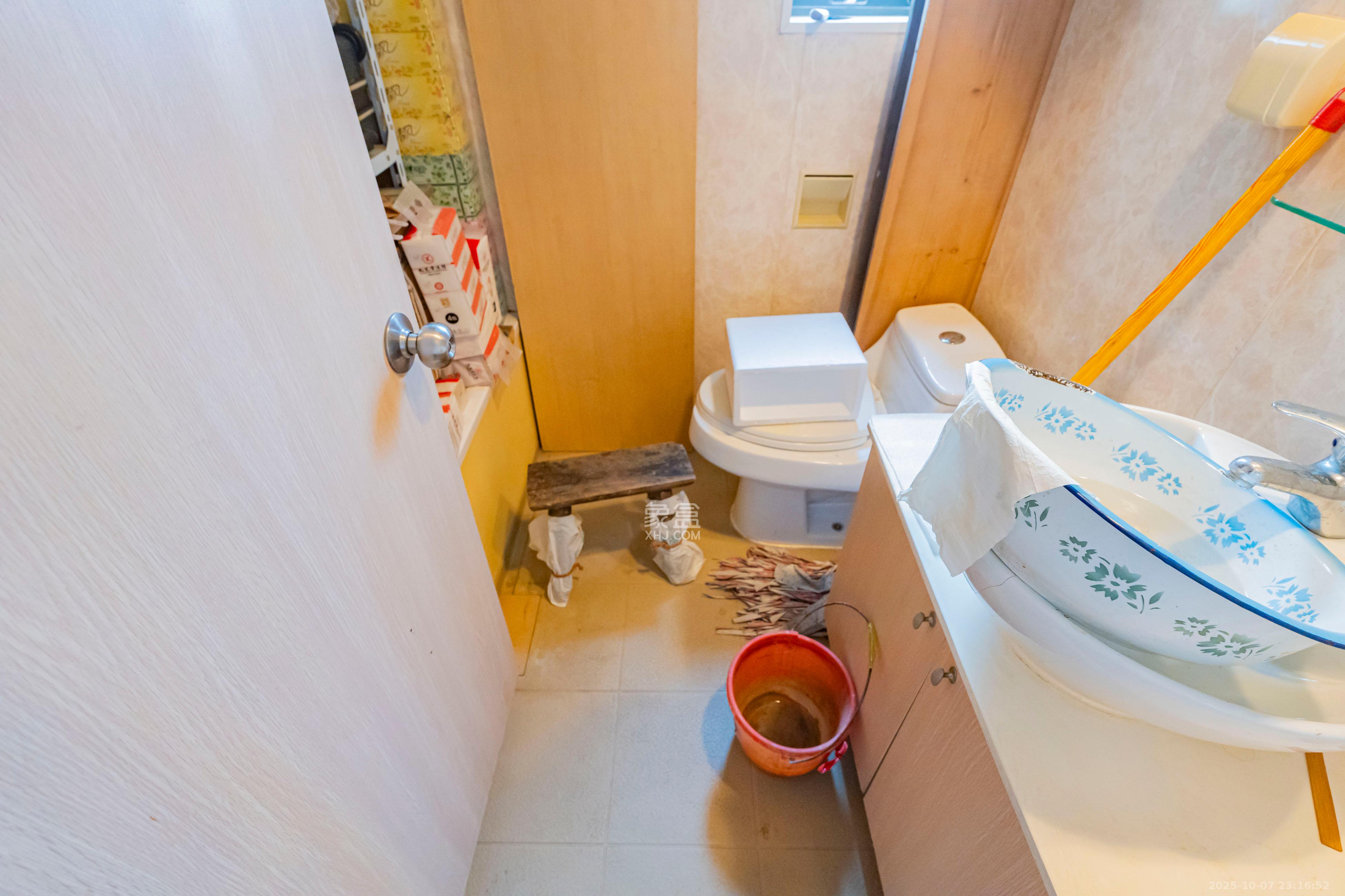 盛世美居荷园 3室2厅2卫 110.0万 盛世美居荷园 3室2厅2卫 110.0万卫生间