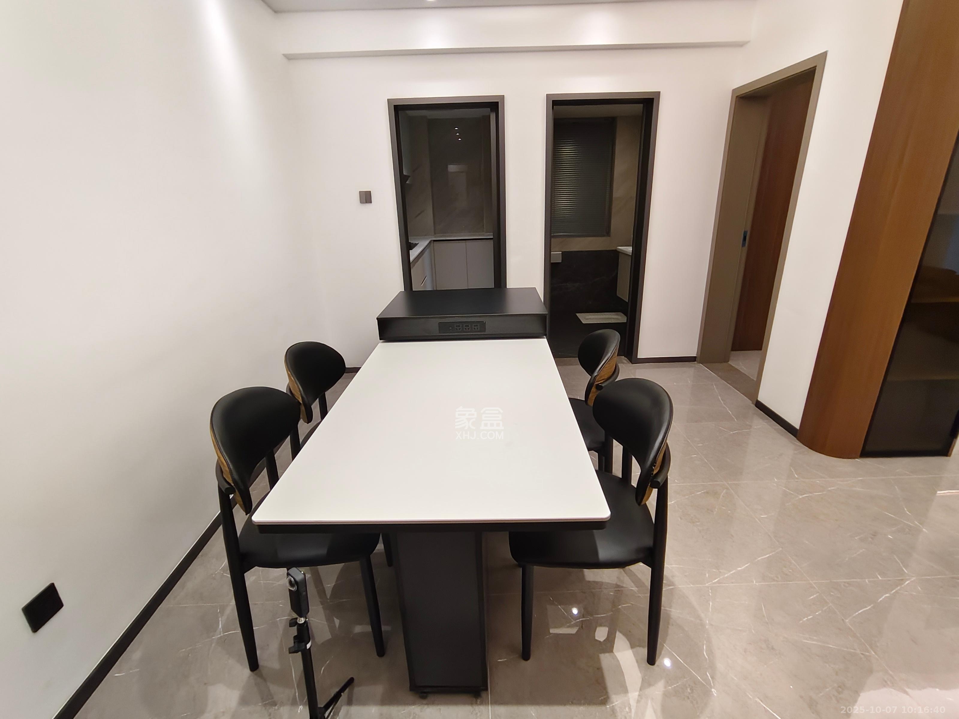 融圣国际 2室2厅1卫 3500.0元/月 融圣国际 2室2厅1卫 3500.0元/月室内图