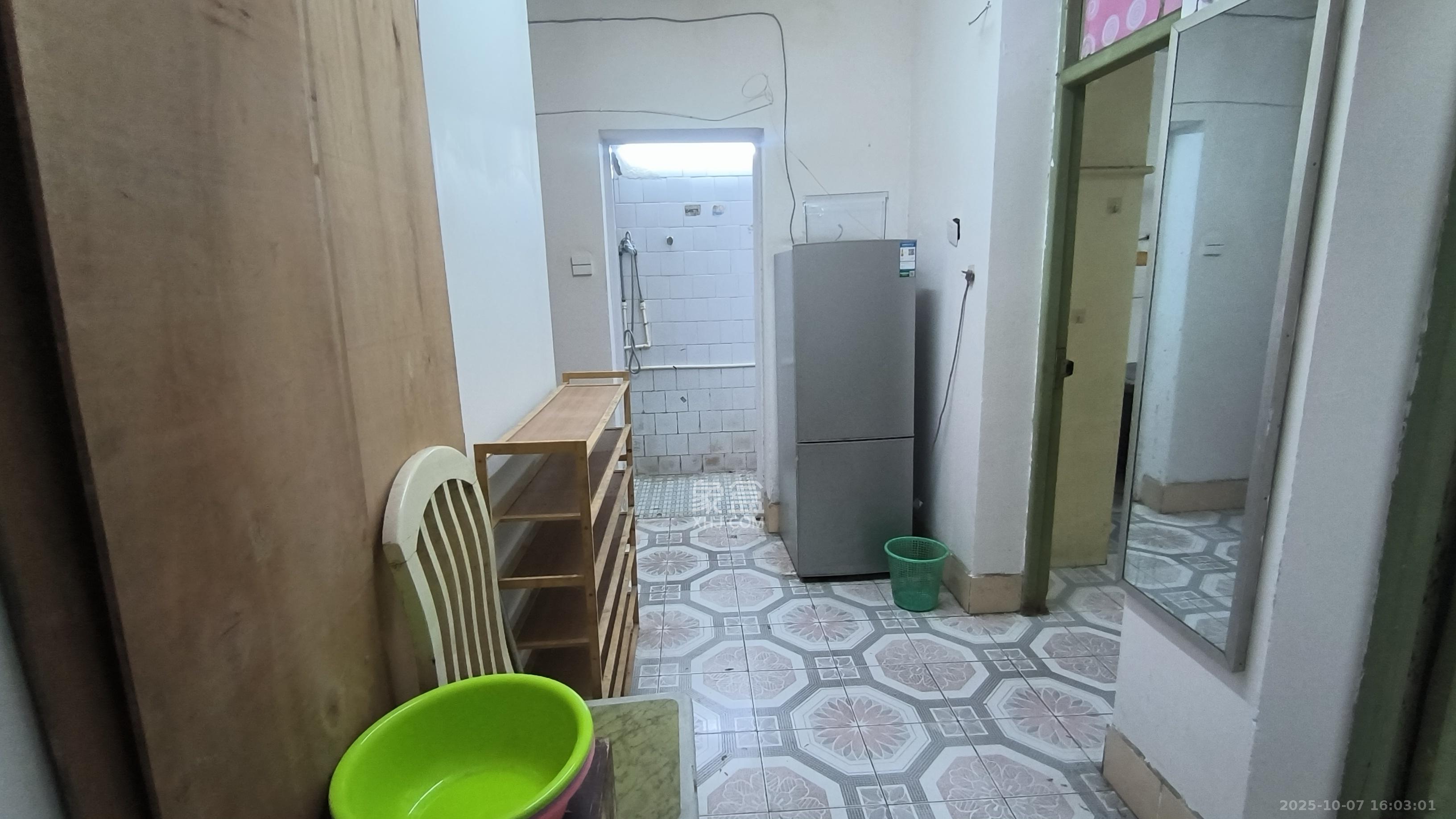 红旗区机械研究所宿舍  4室1厅1卫    1600.0元/月室内图