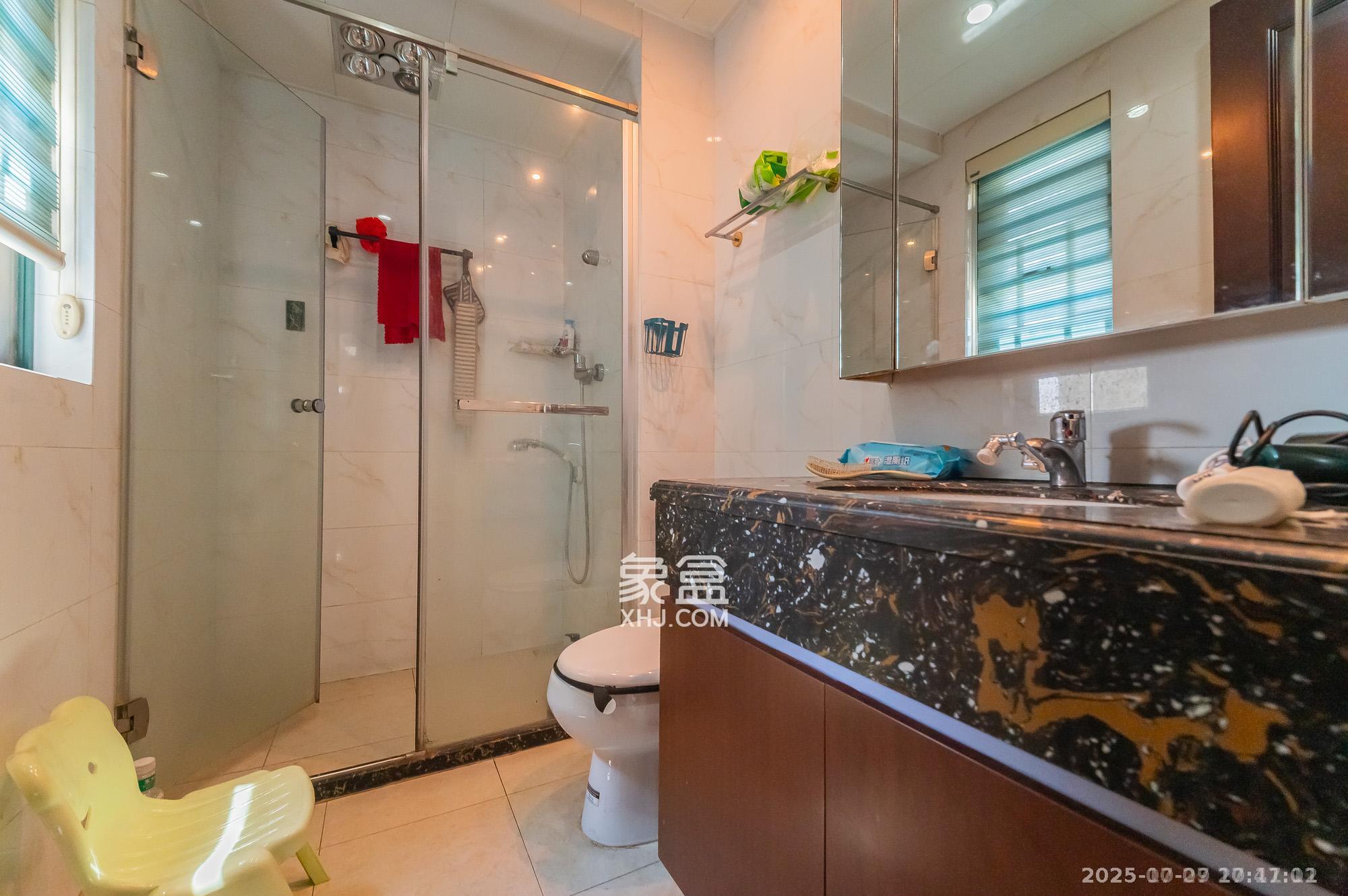 恒大翡翠华庭  2室2厅1卫    2400.0元/月室内图