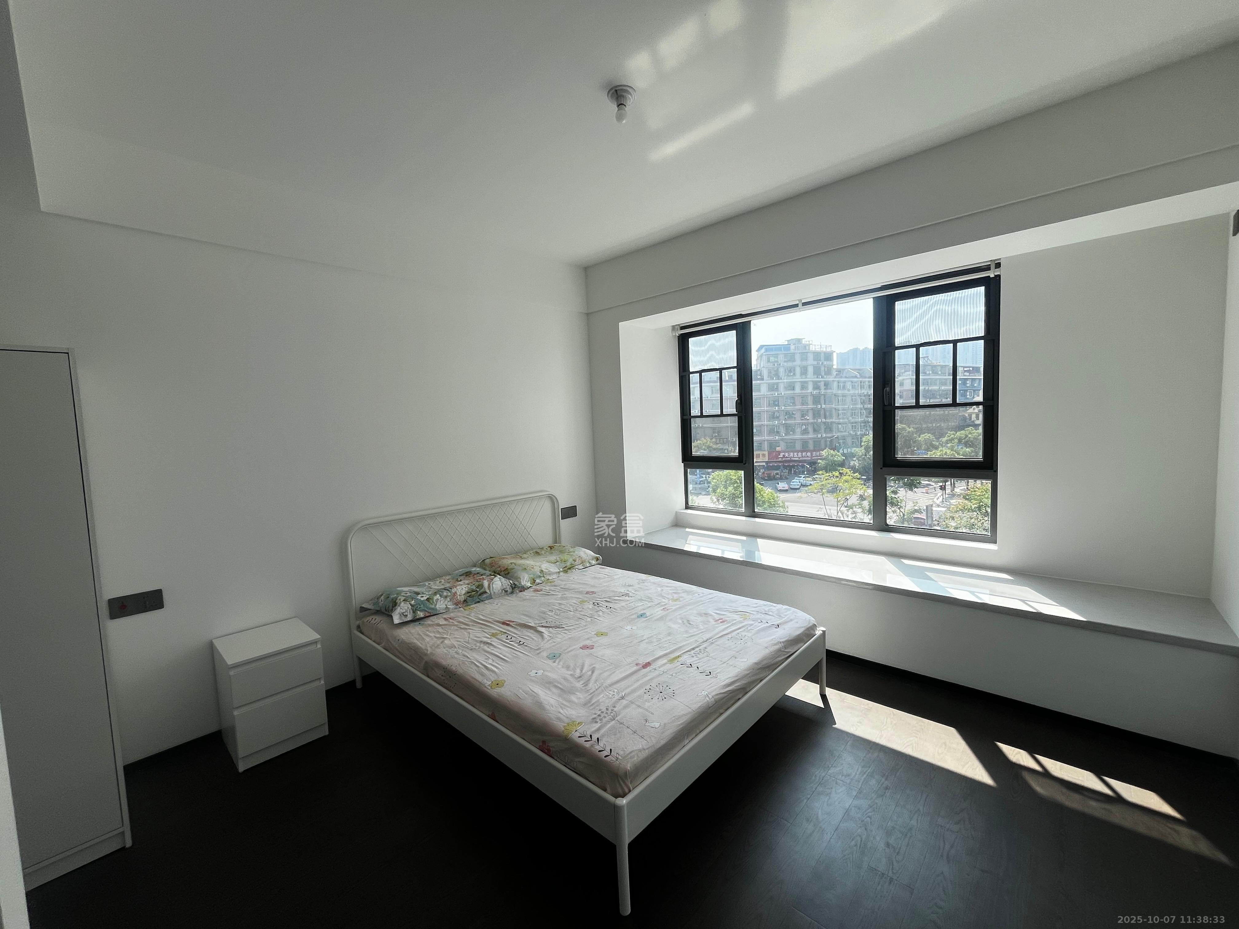 万科松湖天地  4室2厅2卫    6000.0元/月室内图