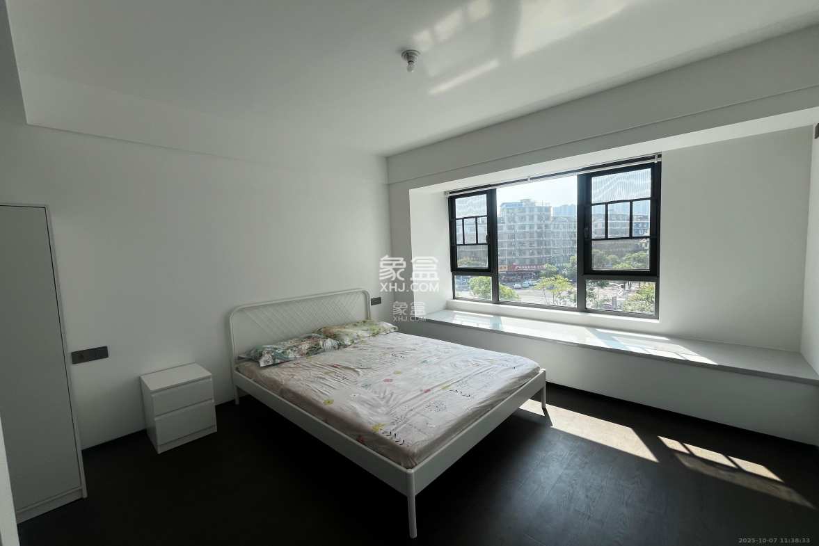 万科松湖天地  4室2厅2卫    6000.0元/月 万科松湖天地  4室2厅2卫    6000.0元/月室内图