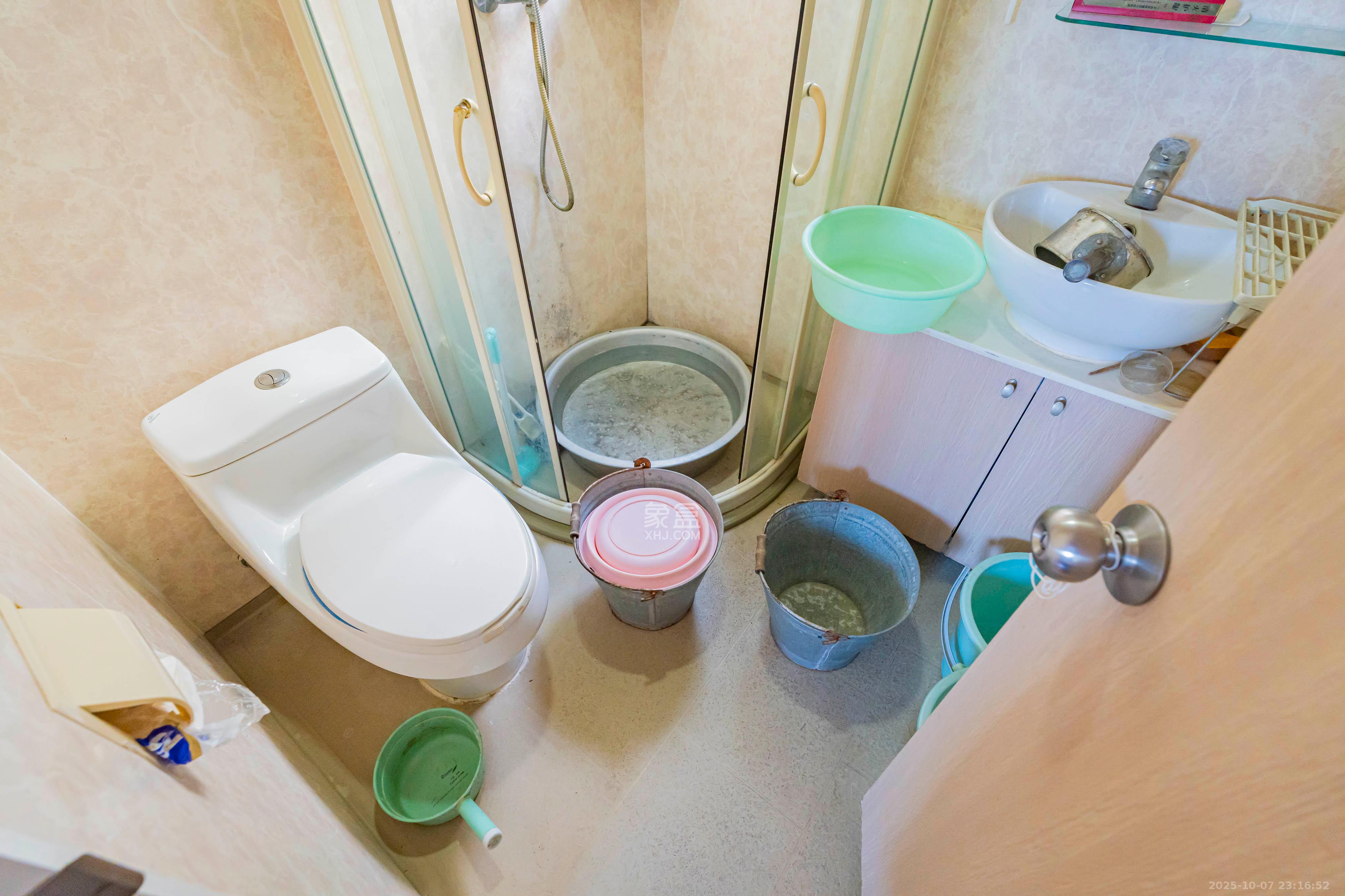 盛世美居荷园 3室2厅2卫 110.0万 盛世美居荷园 3室2厅2卫 110.0万卫生间