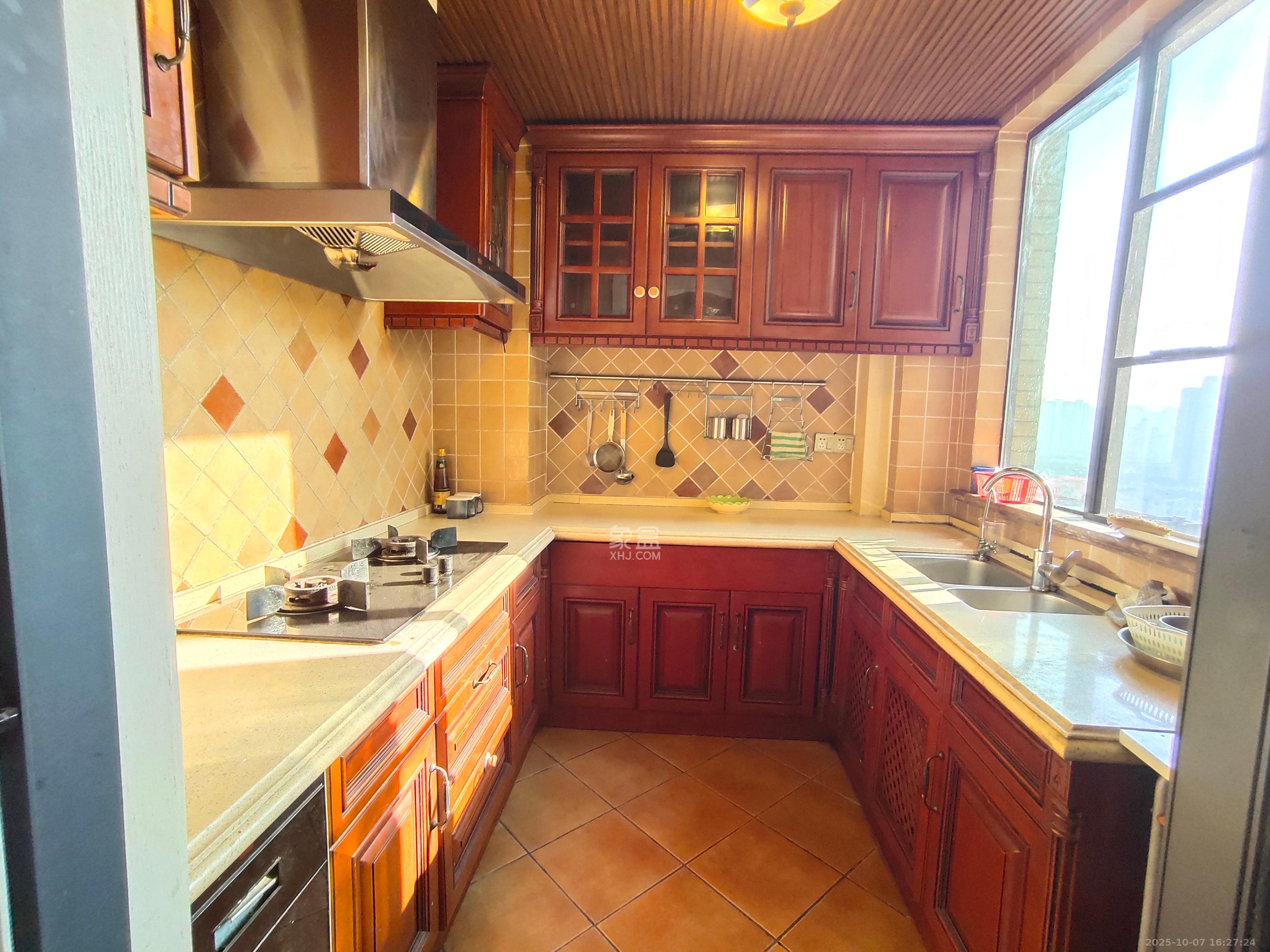 长房白沙湾 4室2厅2卫 3380.0元/月 长房白沙湾 4室2厅2卫 3380.0元/月室内图