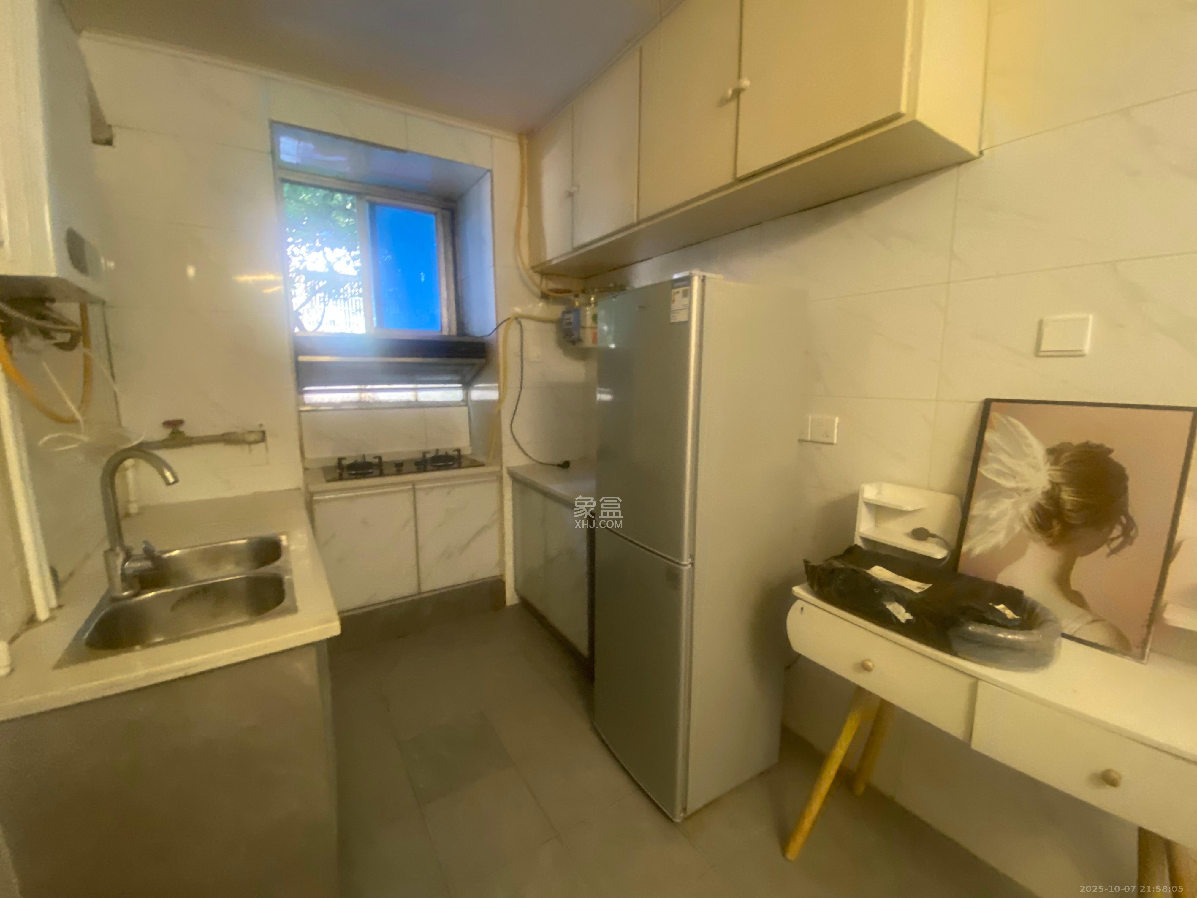 四方商贸城  1室0厅0卫    900.0元/月 四方商贸城  1室0厅0卫    900.0元/月