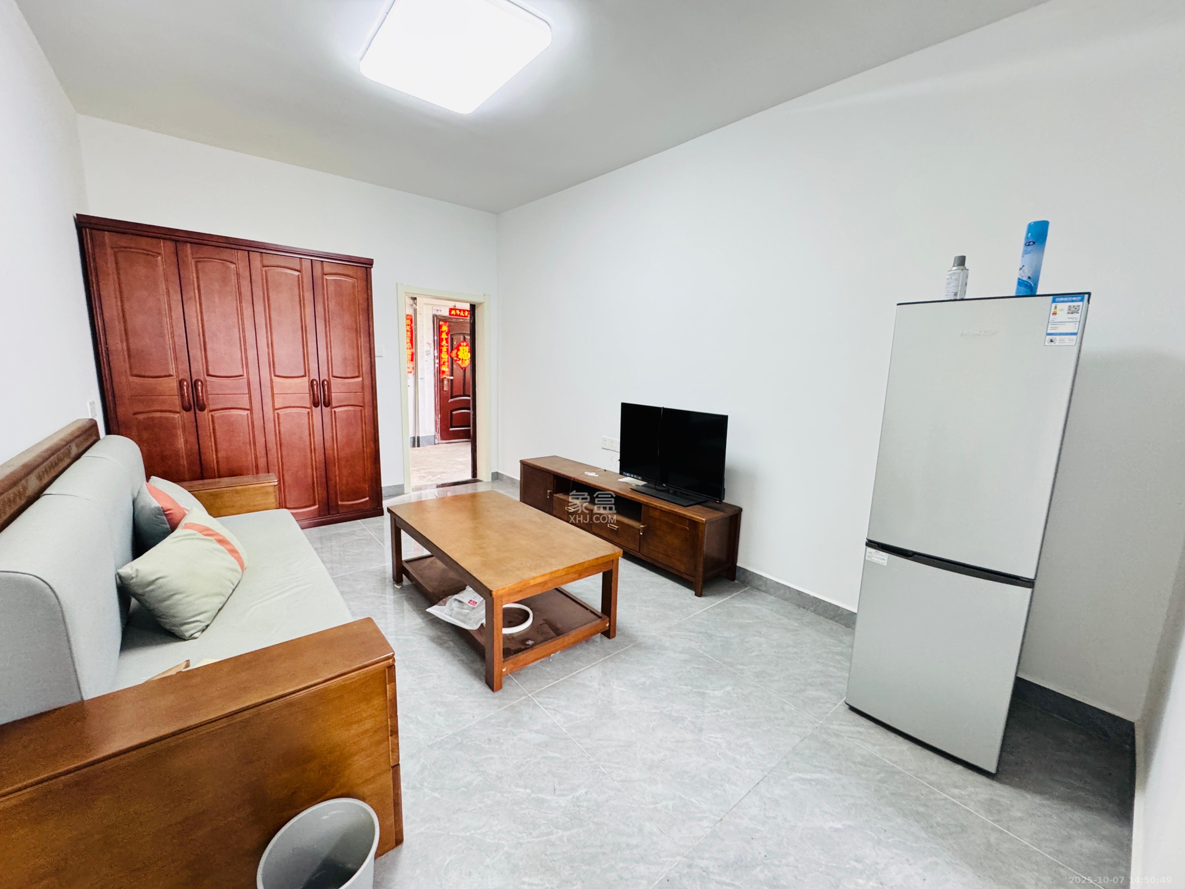 湘亚大楼  1室1厅1卫    1400.0元/月室内图