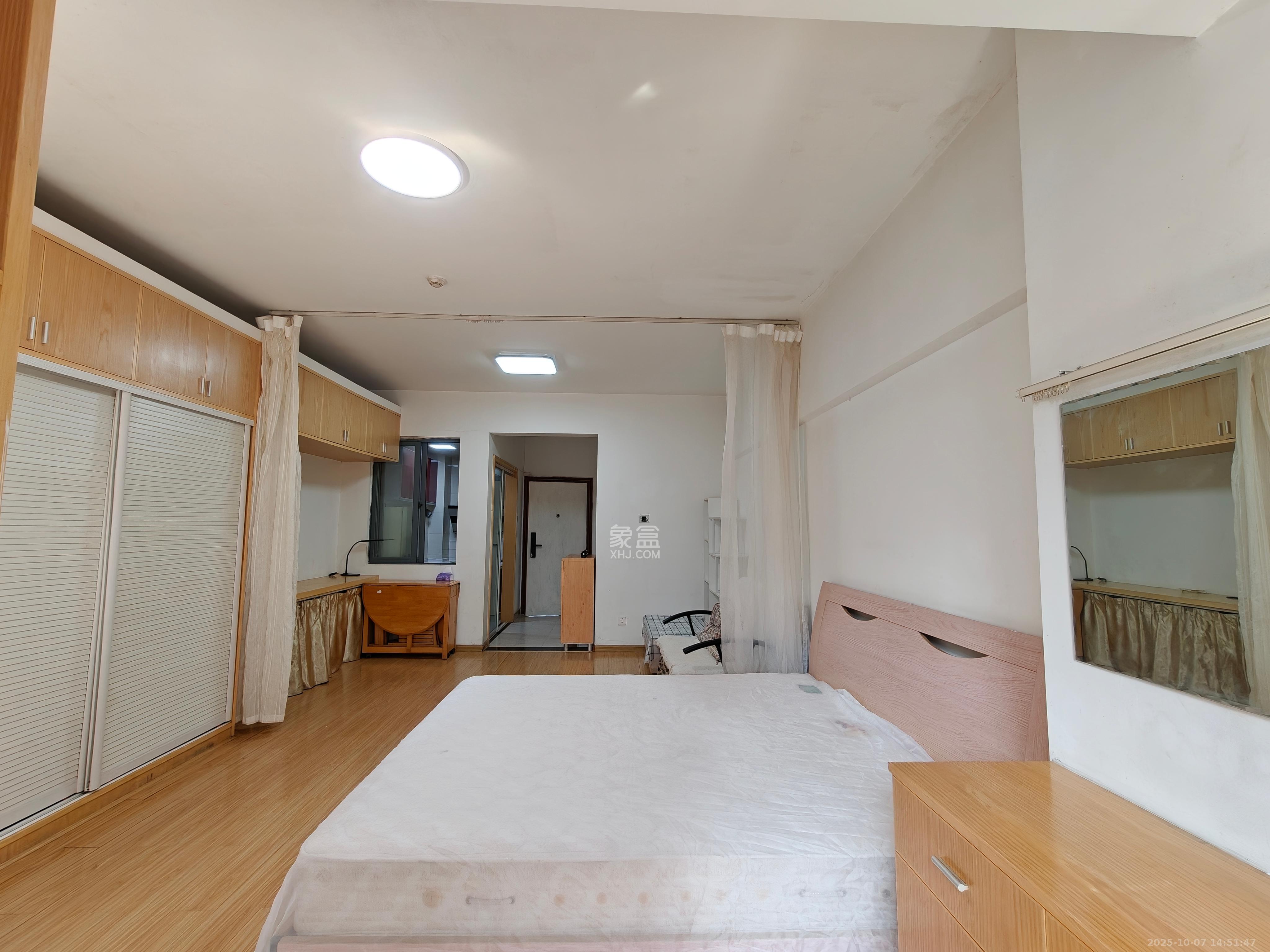 万博汇  1室1厅1卫    1600.0元/月 万博汇  1室1厅1卫    1600.0元/月