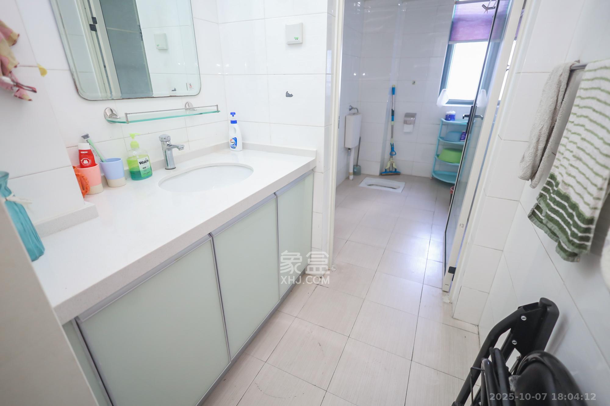 景秀江山 4室2厅2卫 150.0万 景秀江山 4室2厅2卫 150.0万卫生间