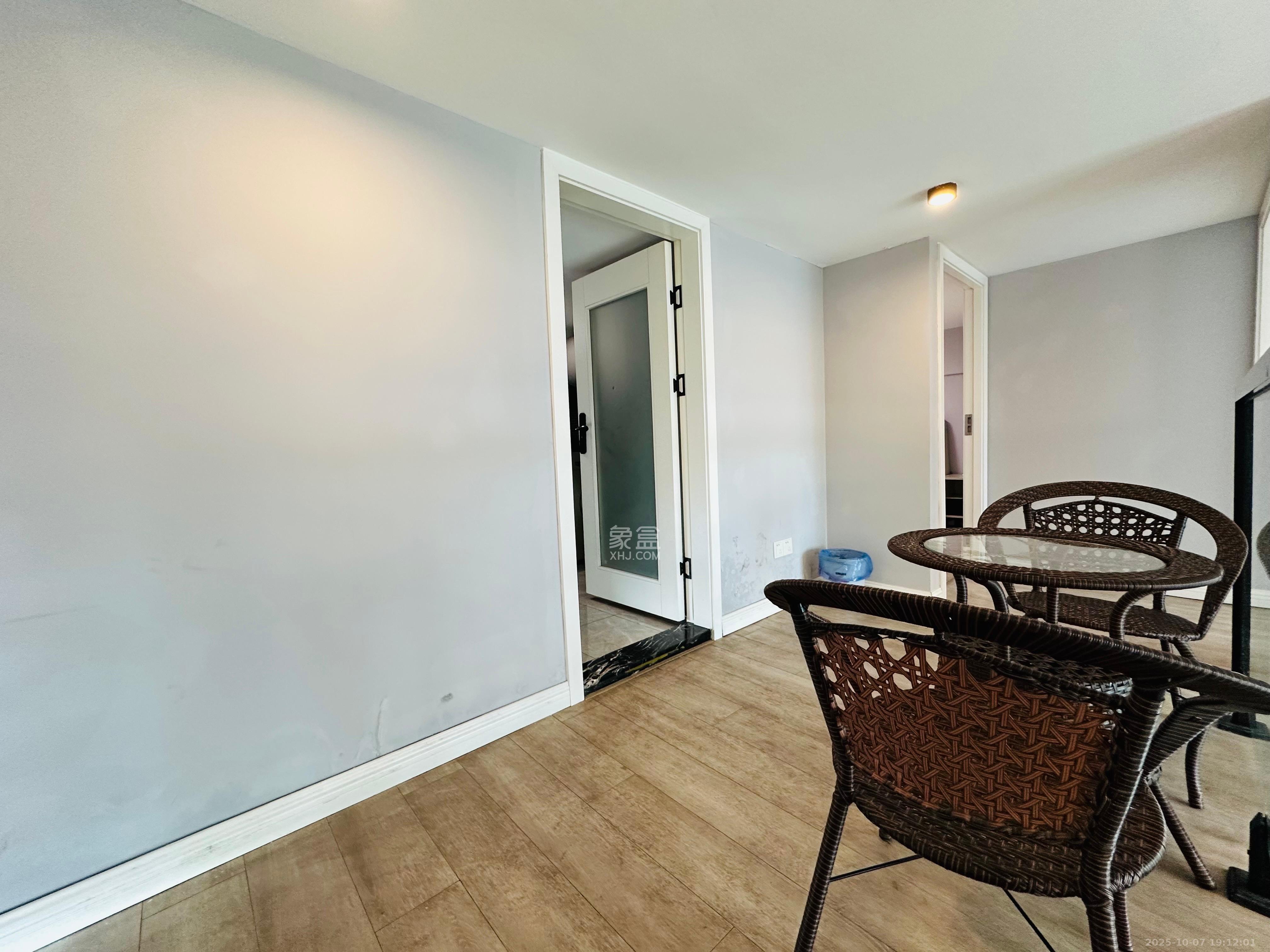 达美溪湖湾  2室2厅1卫    3500.0元/月室内图