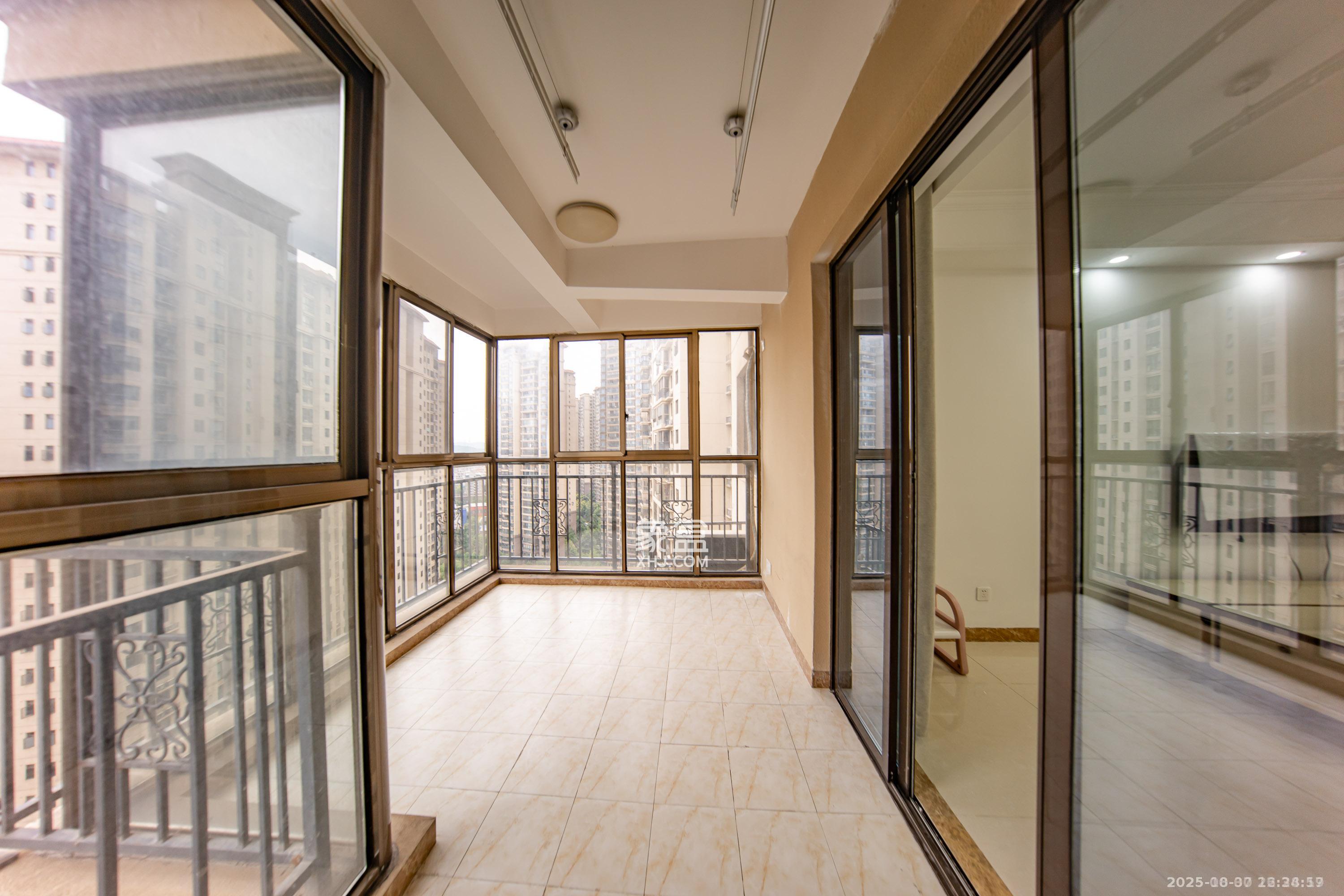 江山帝景哈佛  2室2厅1卫    2100.0元/月室内图