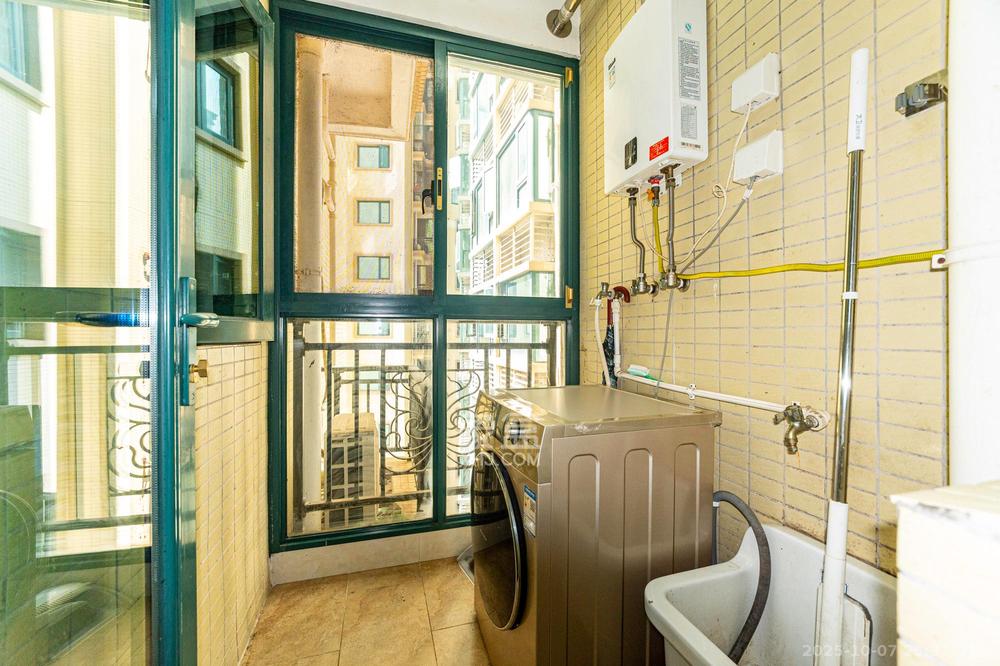 恒大翡翠华庭 3室2厅2卫 95.8万 恒大翡翠华庭 3室2厅2卫 95.8万其他