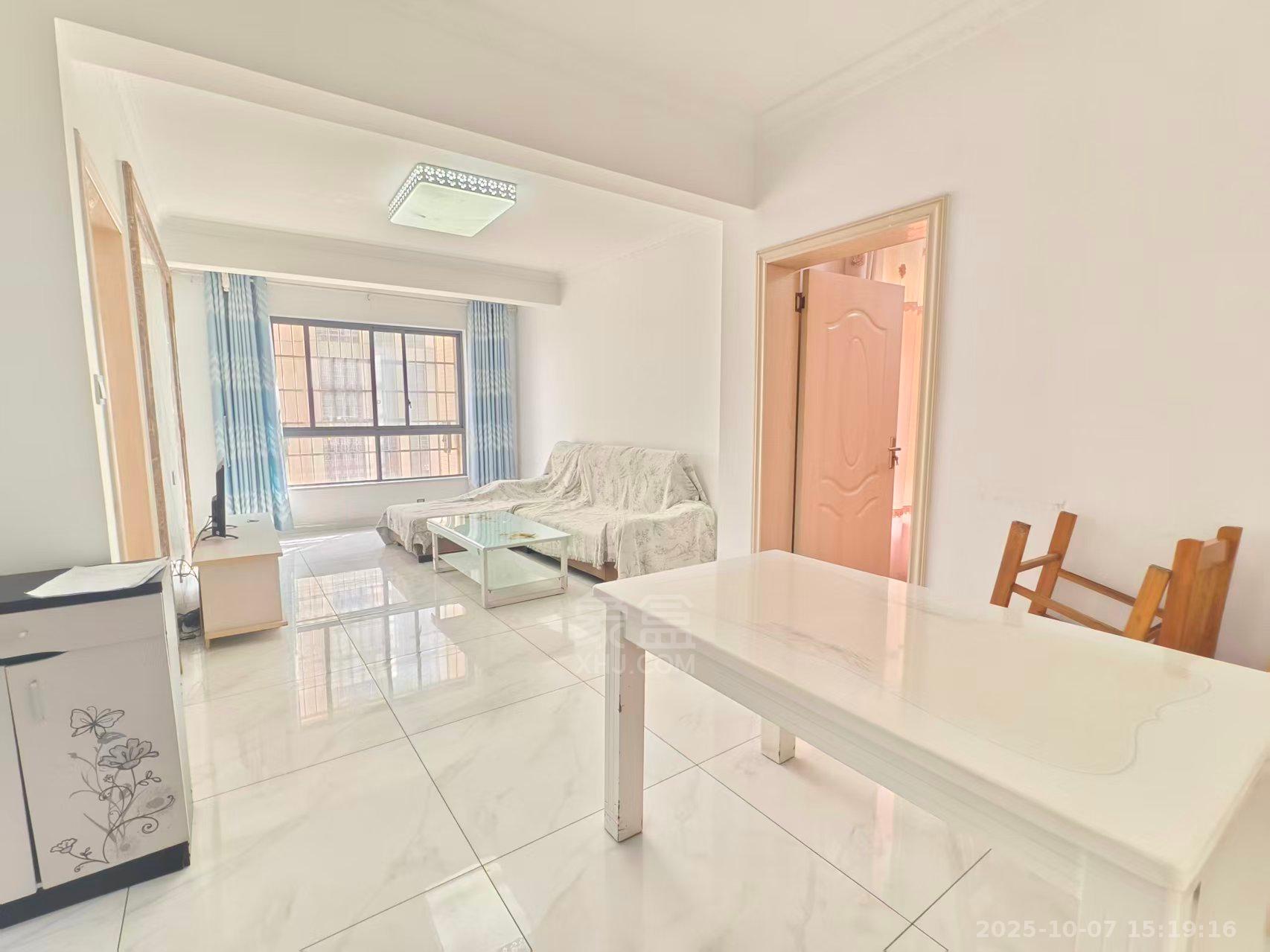 都市兰亭 2室2厅1卫 1300.0元/月 都市兰亭 2室2厅1卫 1300.0元/月室内图