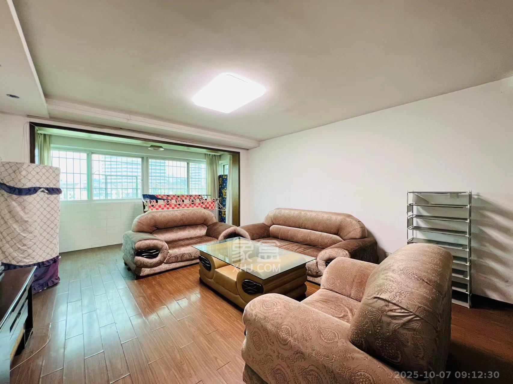 恩瑞麓山名园(龙王港小区) 3室2厅2卫 2600.0元/月 恩瑞麓山名园(龙王港小区) 3室2厅2卫 2600.0元/月室内图