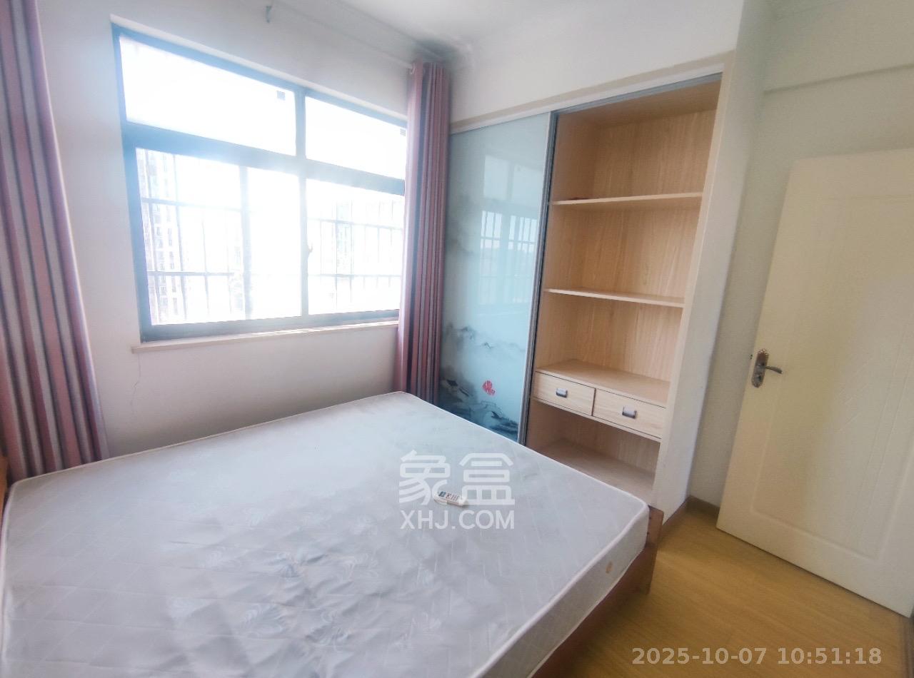 华侨假日中心（晟华苑）  3室2厅2卫    2500.0元/月室内图
