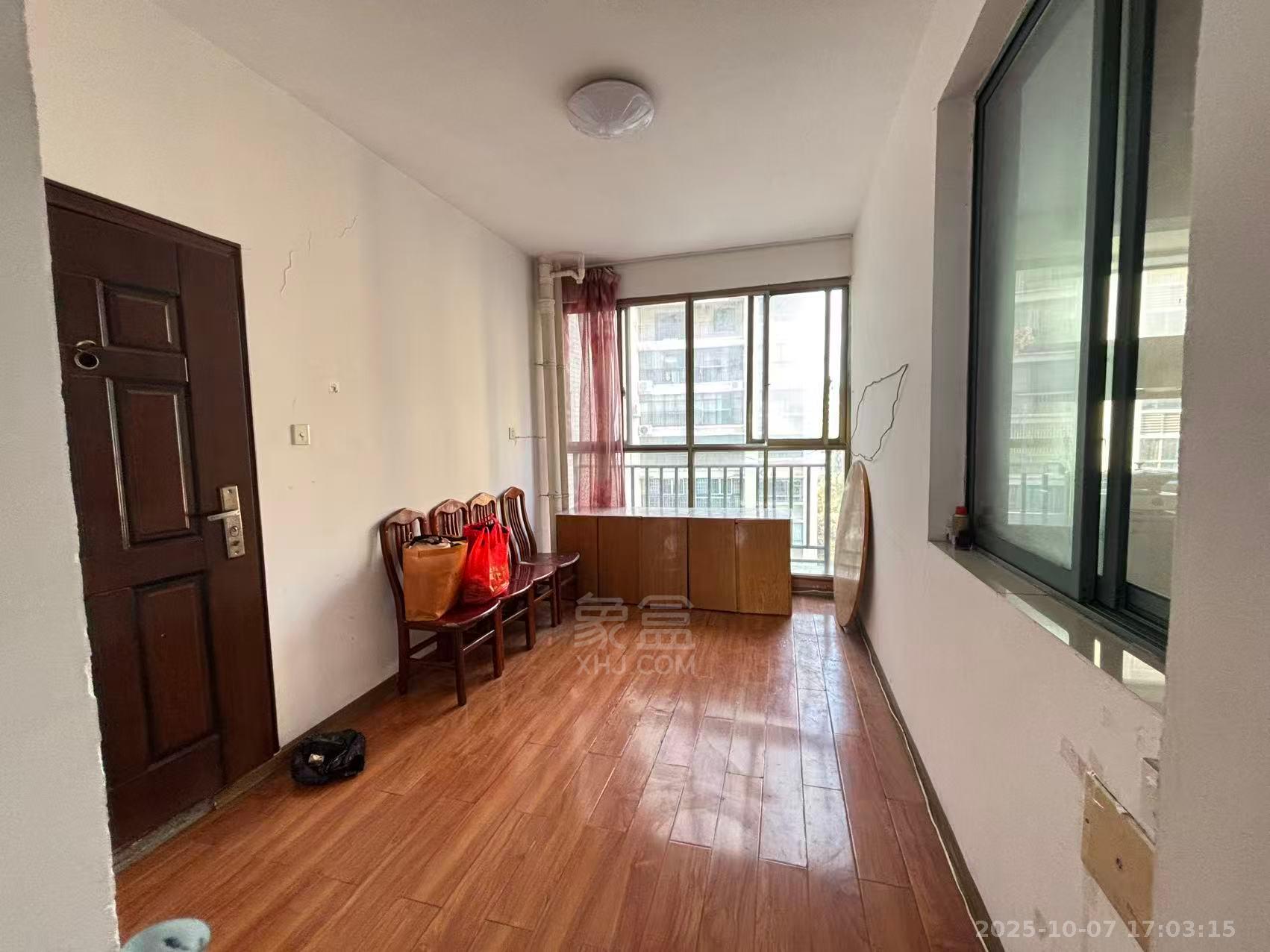 共和城 3室2厅1卫 1800.0元/月 共和城 3室2厅1卫 1800.0元/月室内图