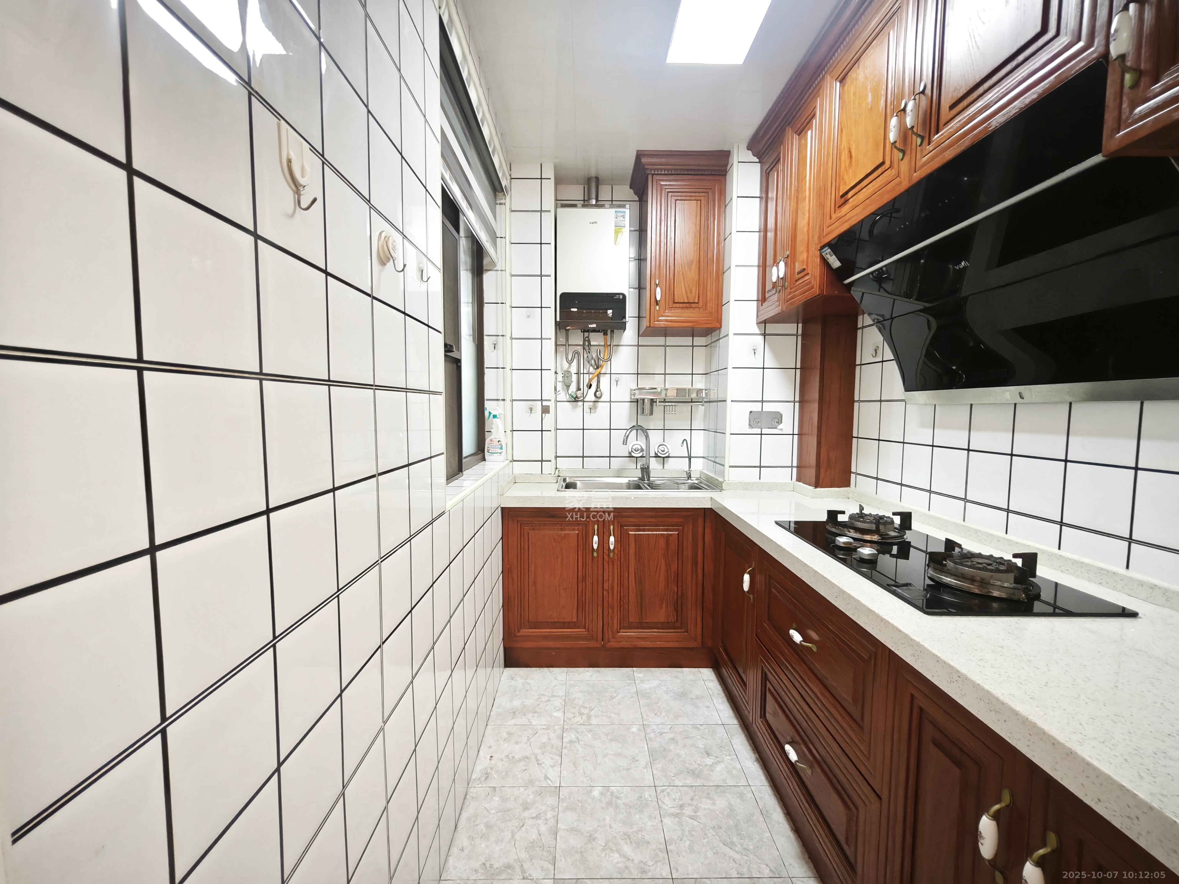 华润置地广场二期  3室2厅2卫    2000.0元/月室内图