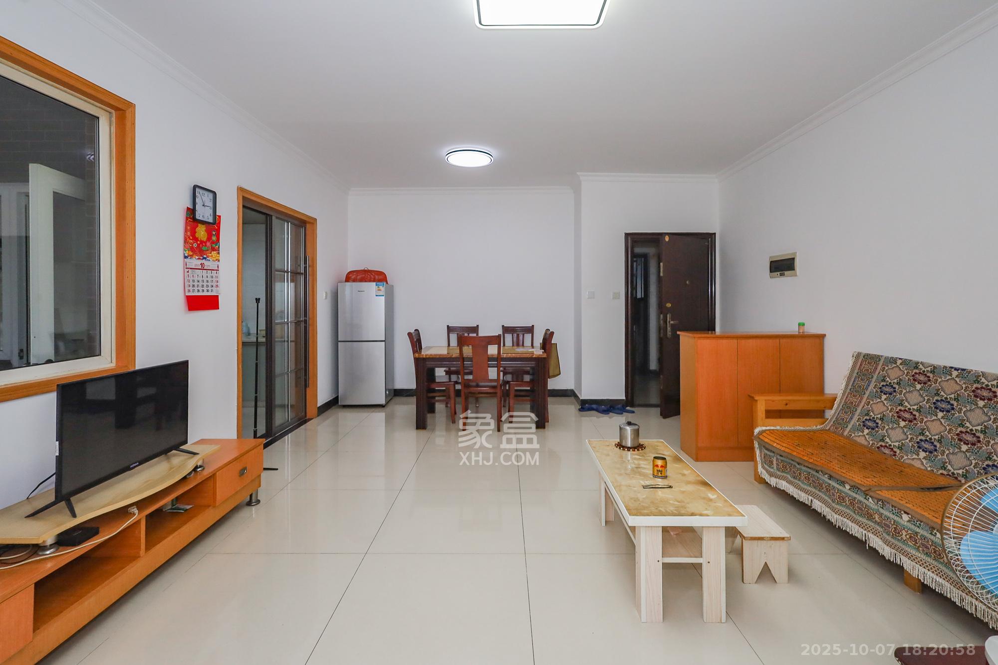 金麓西岸和苑 2室2厅1卫 55.0万 金麓西岸和苑 2室2厅1卫 55.0万客厅