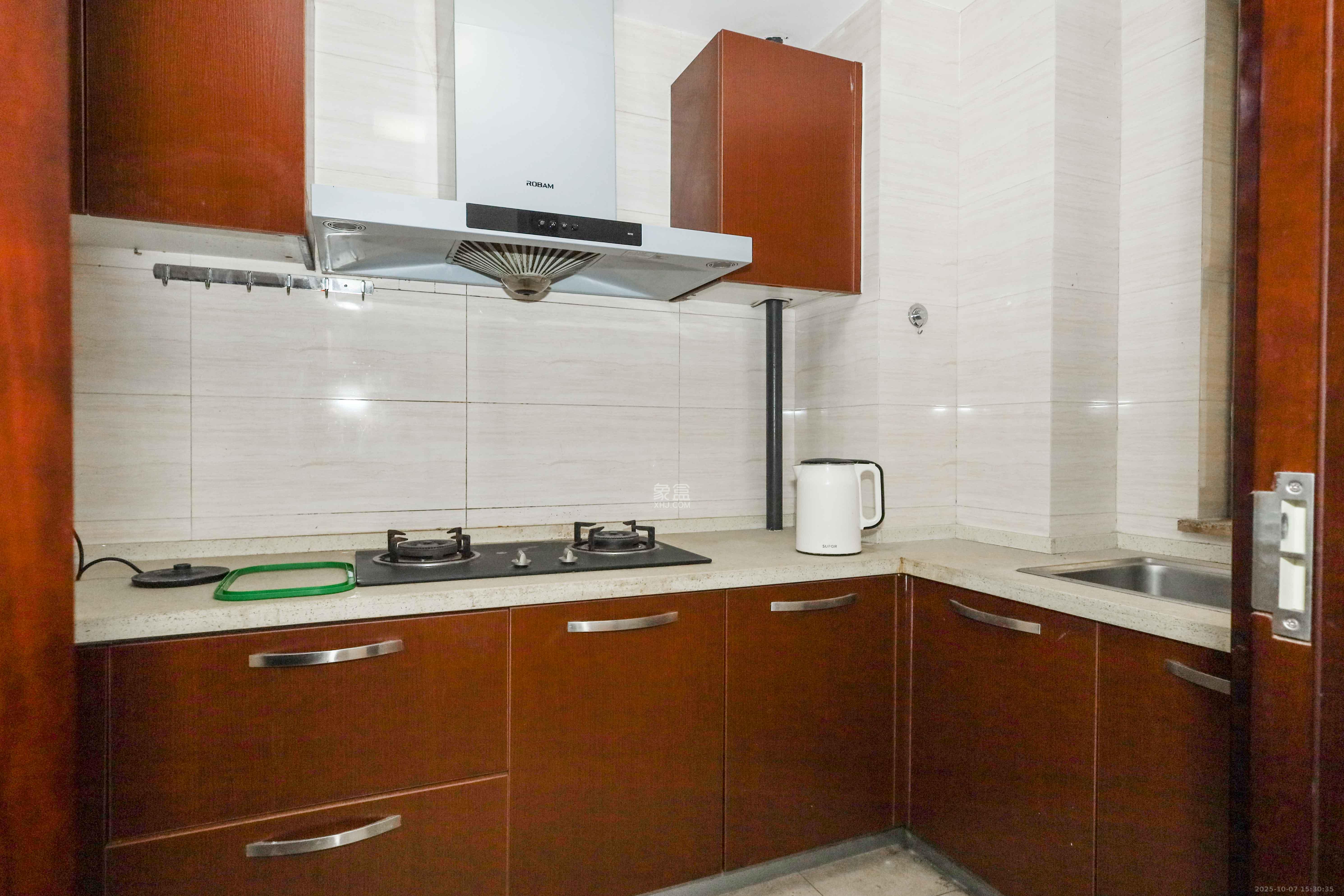 好莱城(弘德西街)  2室2厅1卫    55.0万 好莱城(弘德西街)  2室2厅1卫    55.0万厨房