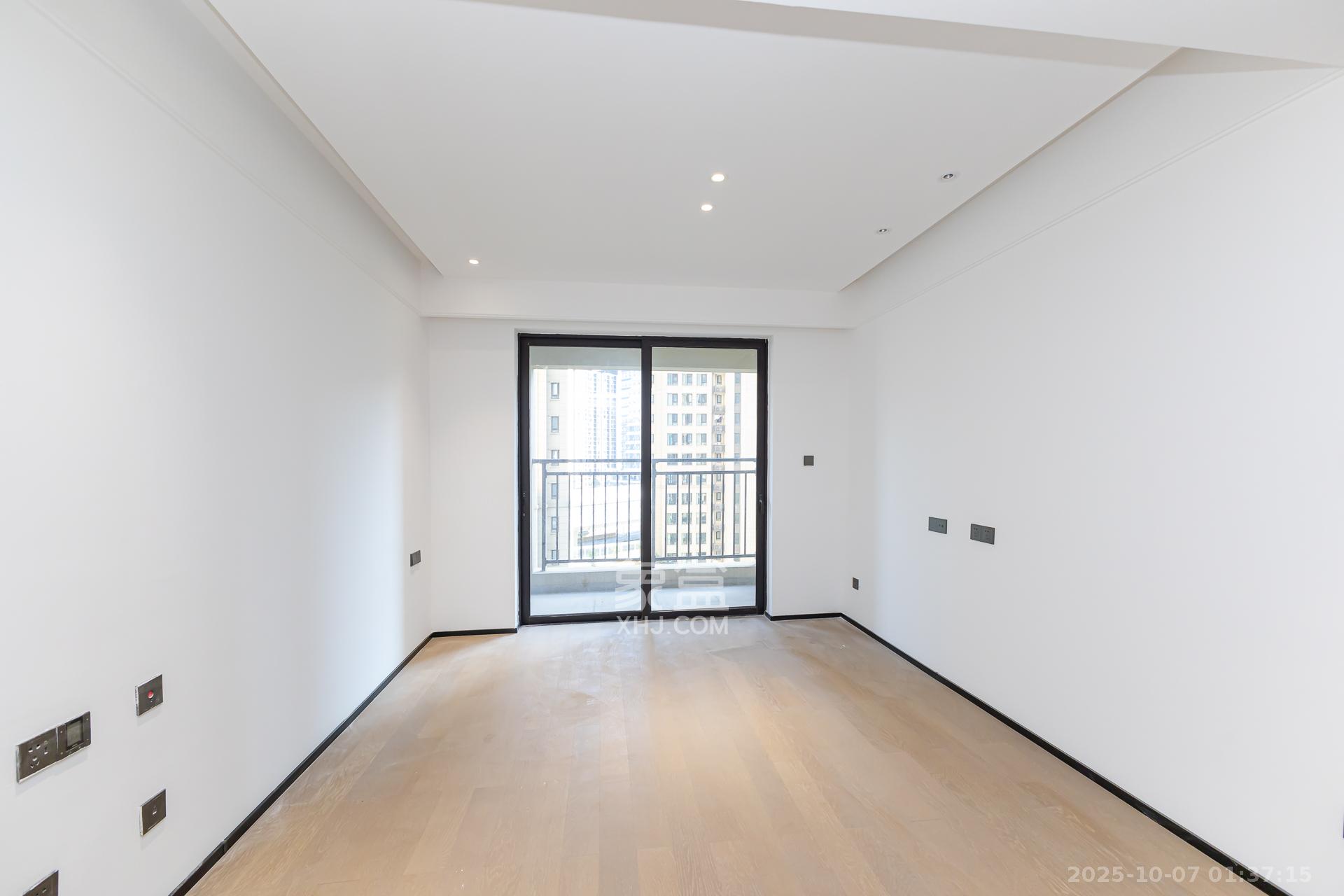 万科滨河道  4室2厅2卫    160.0万卧室