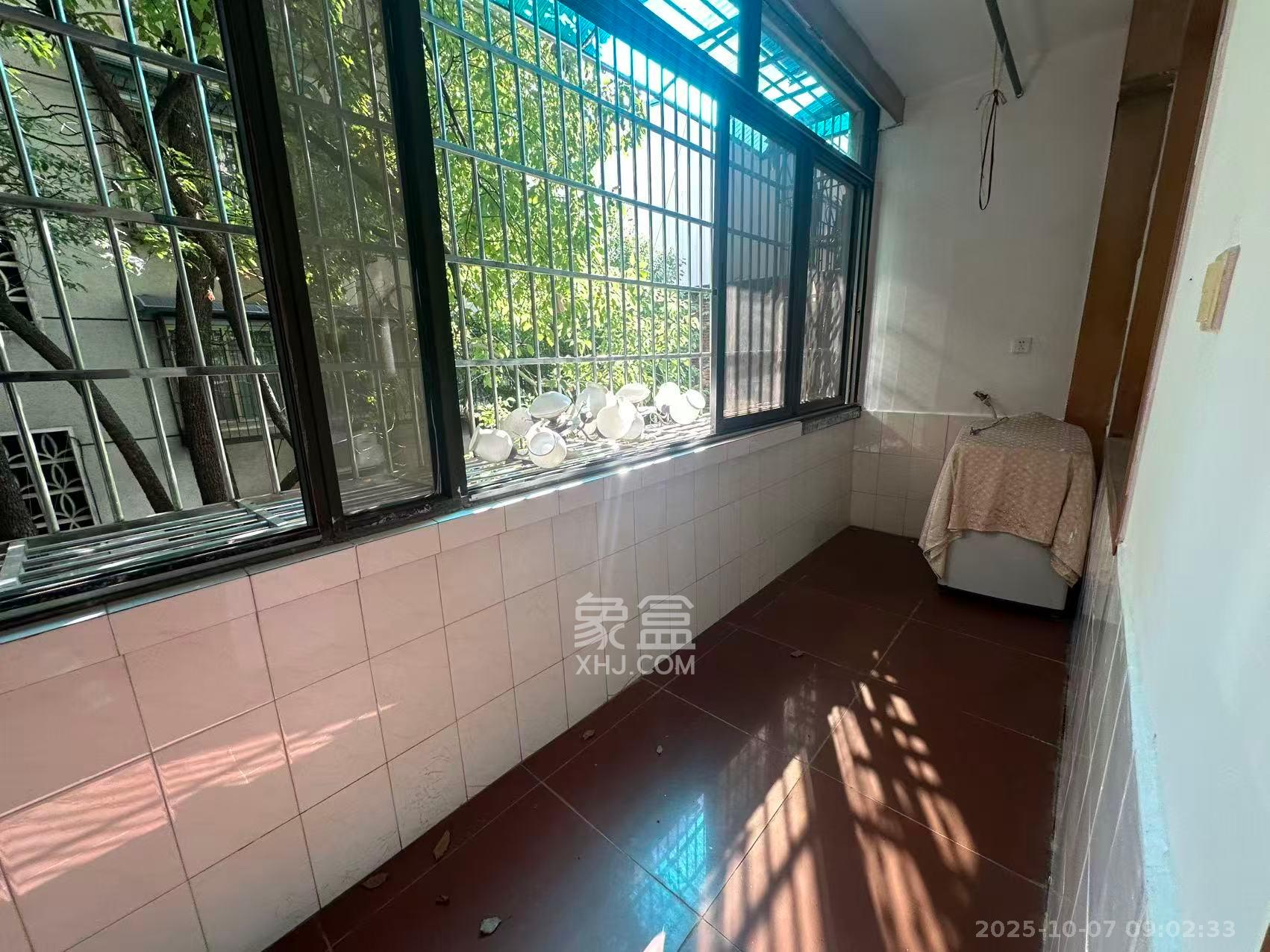 赤岗小区(一二三片) 2室1厅1卫 1500.0元/月 赤岗小区(一二三片) 2室1厅1卫 1500.0元/月室内图