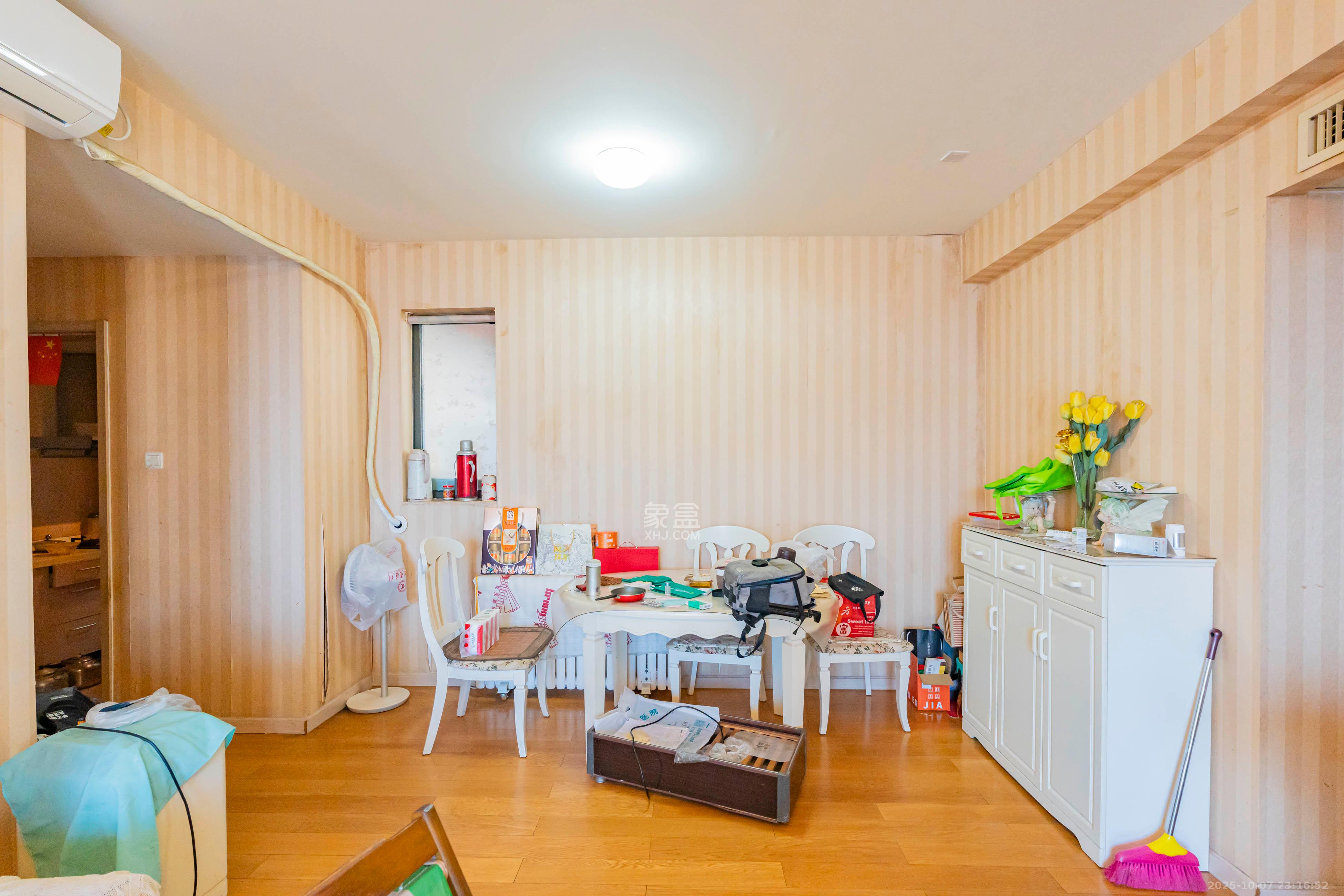 盛世美居荷园 3室2厅2卫 110.0万 盛世美居荷园 3室2厅2卫 110.0万客厅