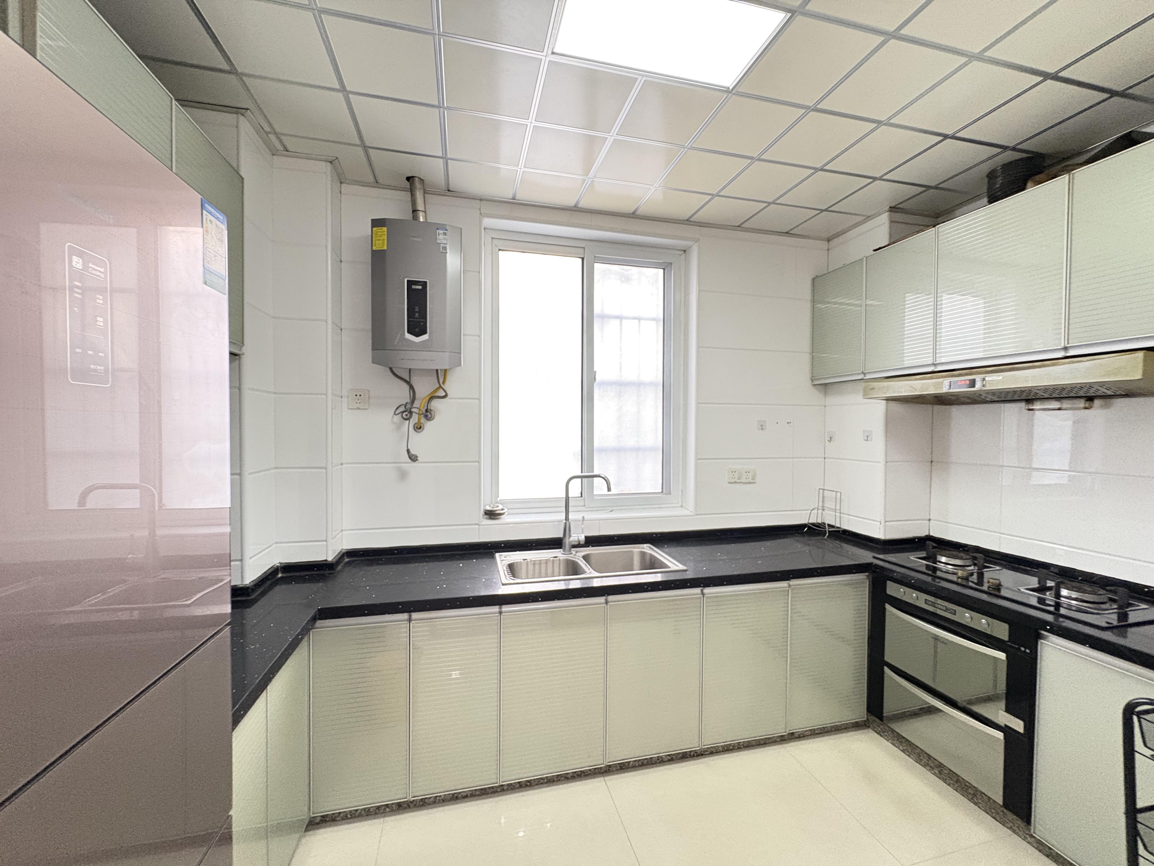 冠都现代城(冠都幸福彼岸) 3室2厅2卫 2000.0元/月 冠都现代城(冠都幸福彼岸) 3室2厅2卫 2000.0元/月室内图