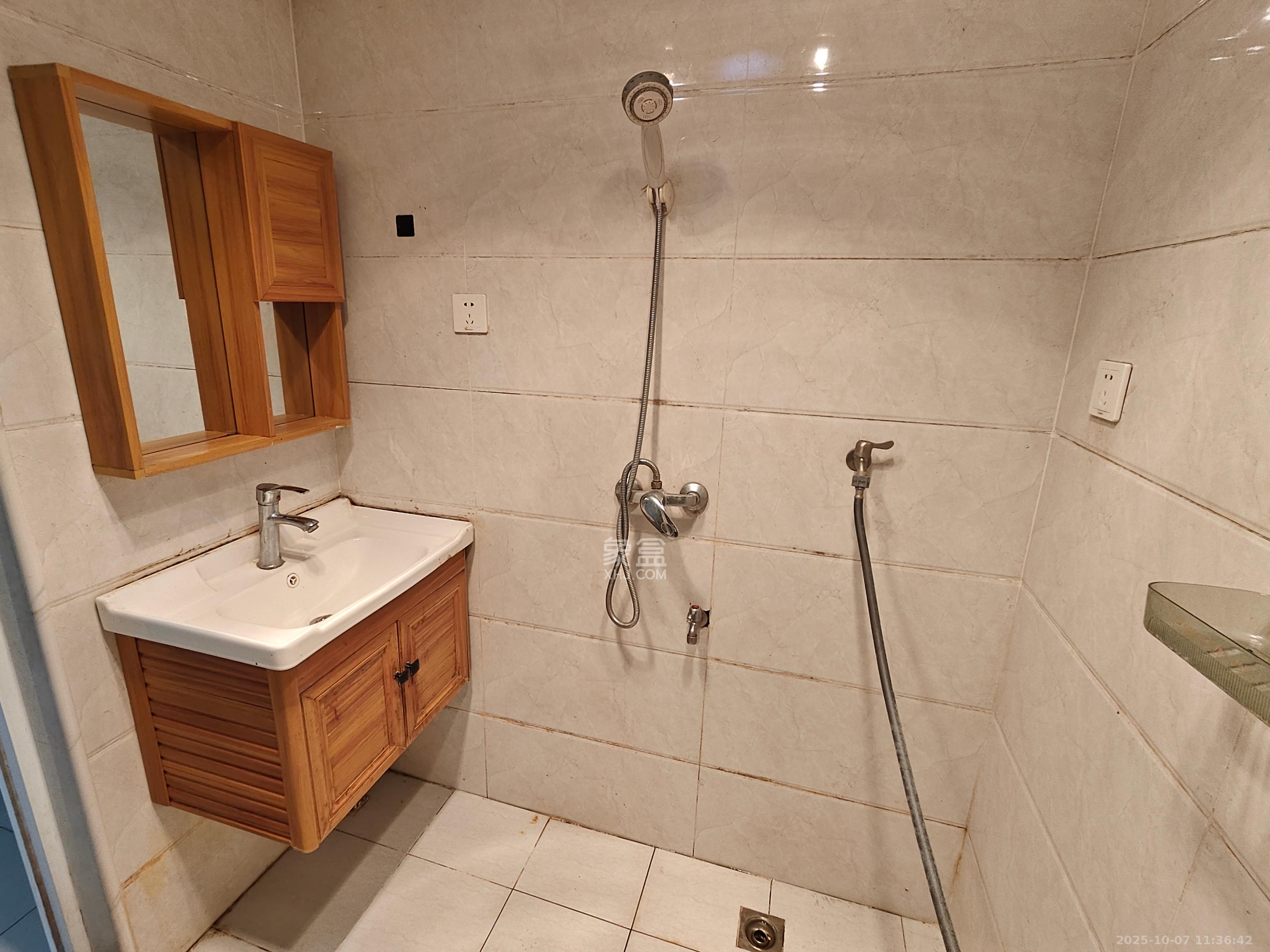 荣盛花语书苑  1室1厅1卫    1850.0元/月 荣盛花语书苑  1室1厅1卫    1850.0元/月室内图