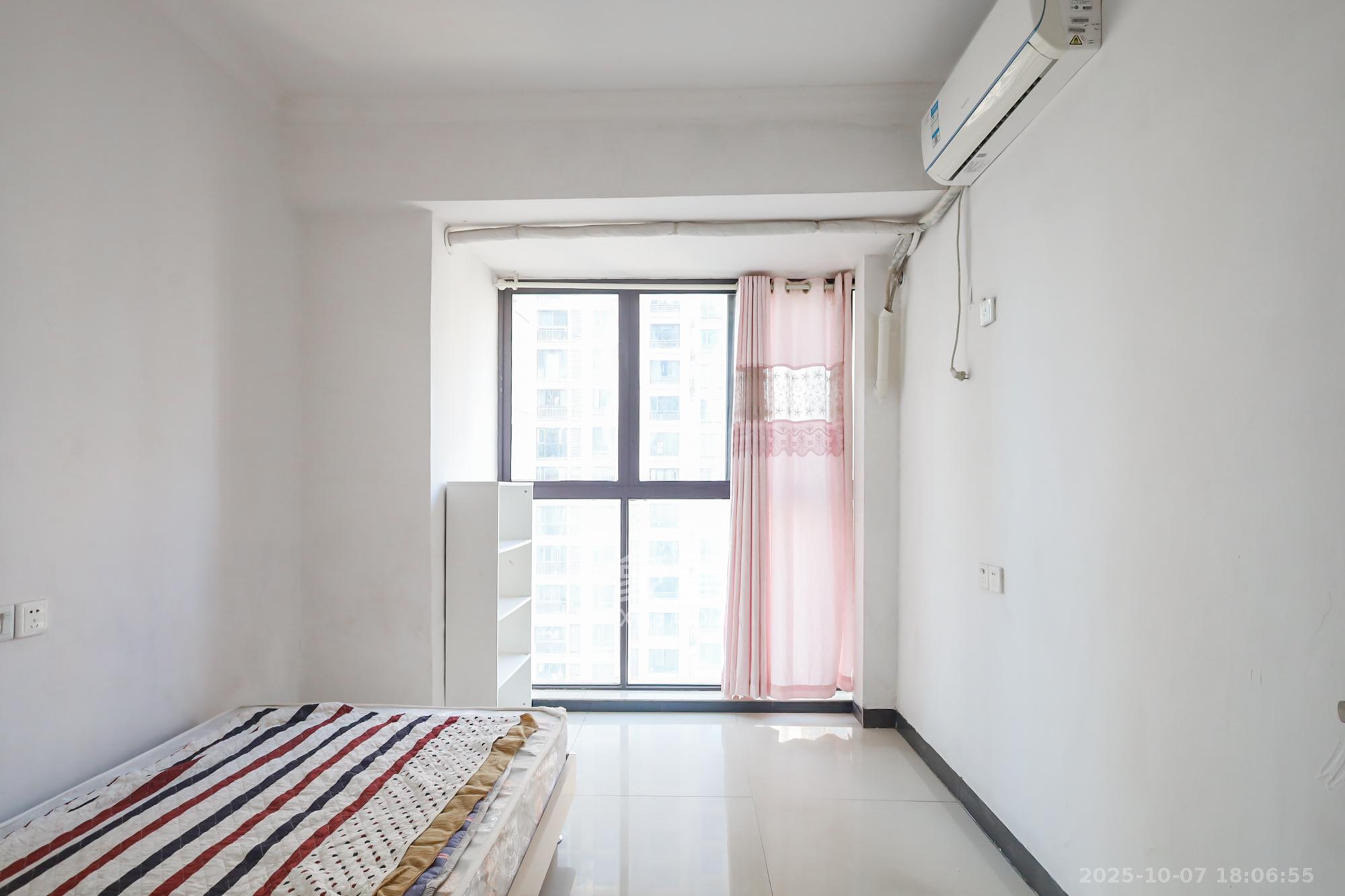 世茂铂翠湾二期 3室2厅1卫 126.0万 世茂铂翠湾二期 3室2厅1卫 126.0万卧室