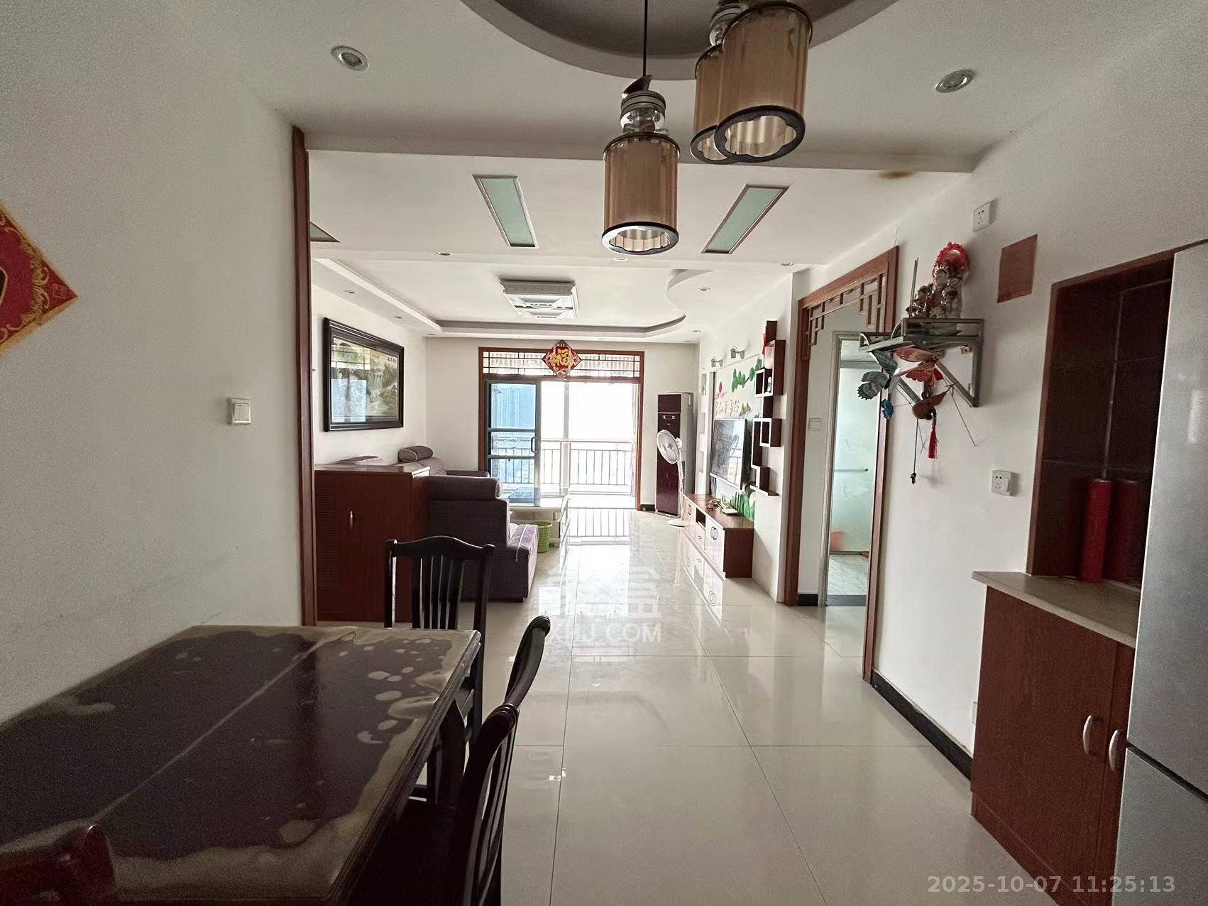 恒广国际景园一二区 3室2厅2卫 2500.0元/月 恒广国际景园一二区 3室2厅2卫 2500.0元/月室内图