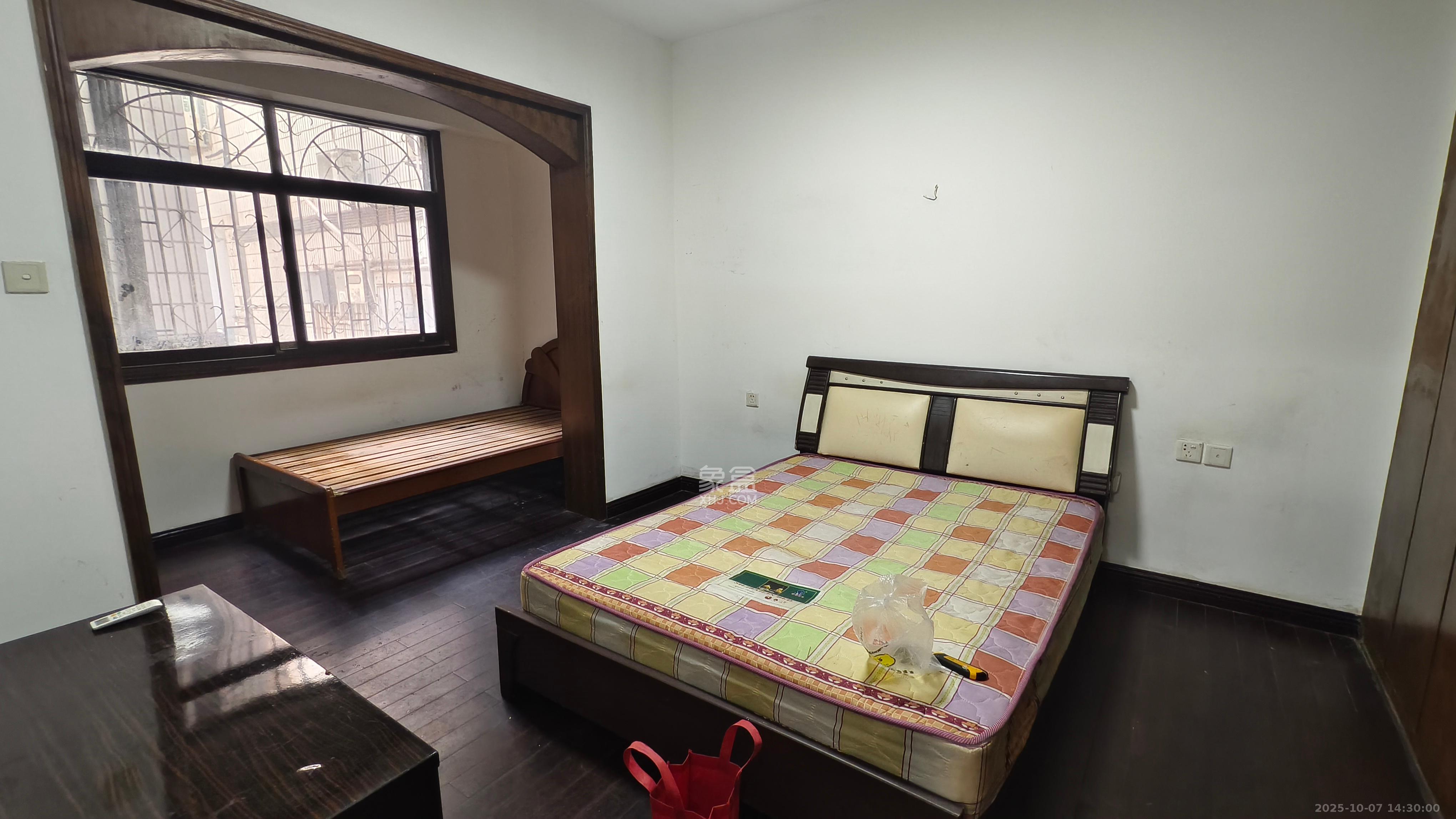 阿弥岭农村信用宿舍(阿弥岭路34号)  2室1厅1卫    1800.0元/月 阿弥岭农村信用宿舍(阿弥岭路34号)  2室1厅1卫    1800.0元/月室内图