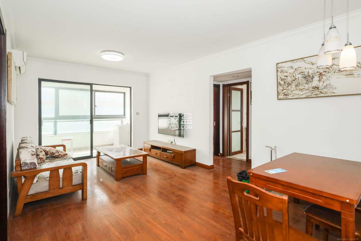 好莱城(弘德西街)  2室2厅1卫    55.0万 好莱城(弘德西街)  2室2厅1卫    55.0万客厅